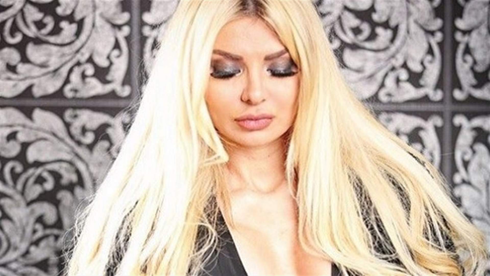 بالفيديو: ميريام كلينك بالكورسيه في كواليس حفلتها