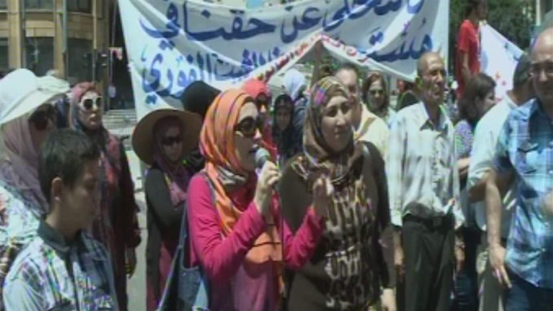 Secondary school contract teachers stage sit-in in Riyad al-Soleh Square