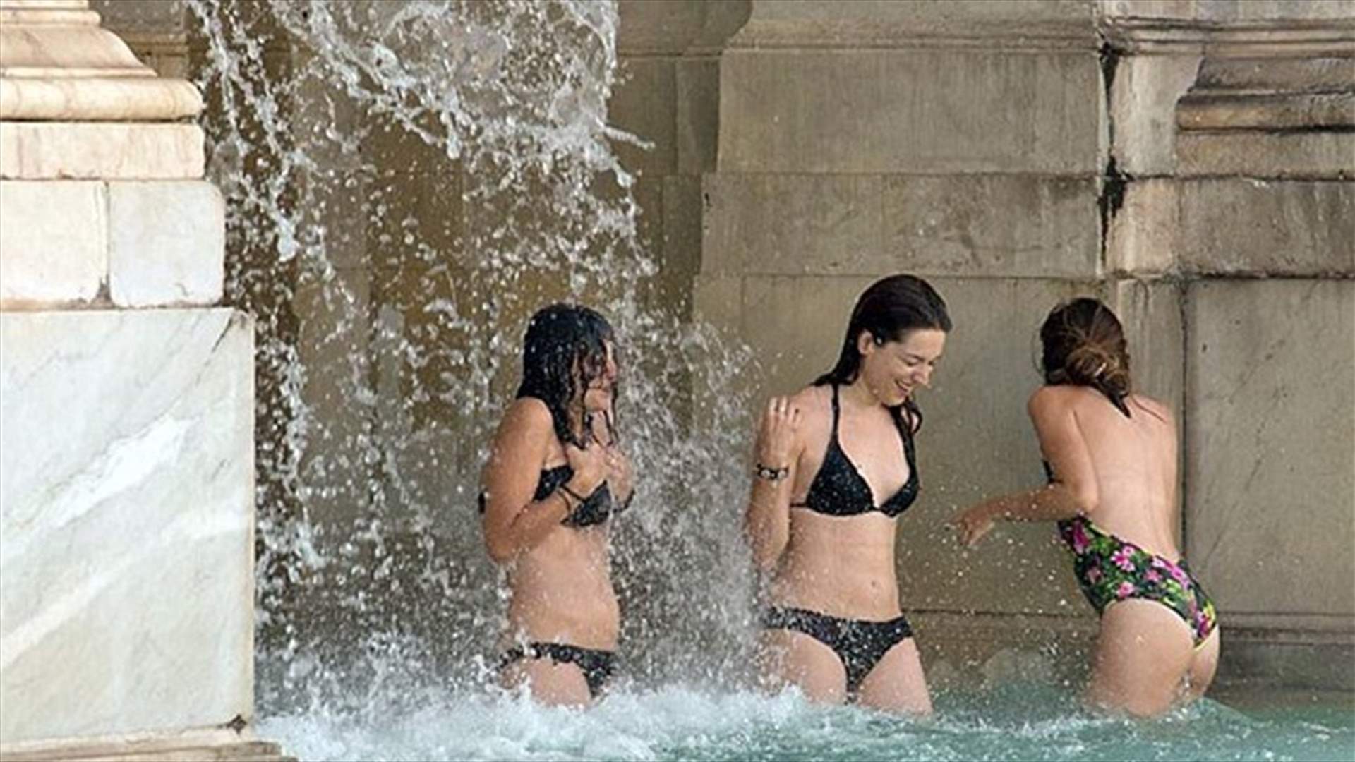 بالصور: سائحات بالبيكيني يُثرن غضب سكّان روما  