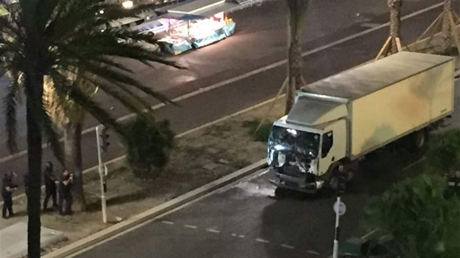 بالصور: عشرات القتلى إثر دهس شاحنة حشدا من الناس في نيس الفرنسية
