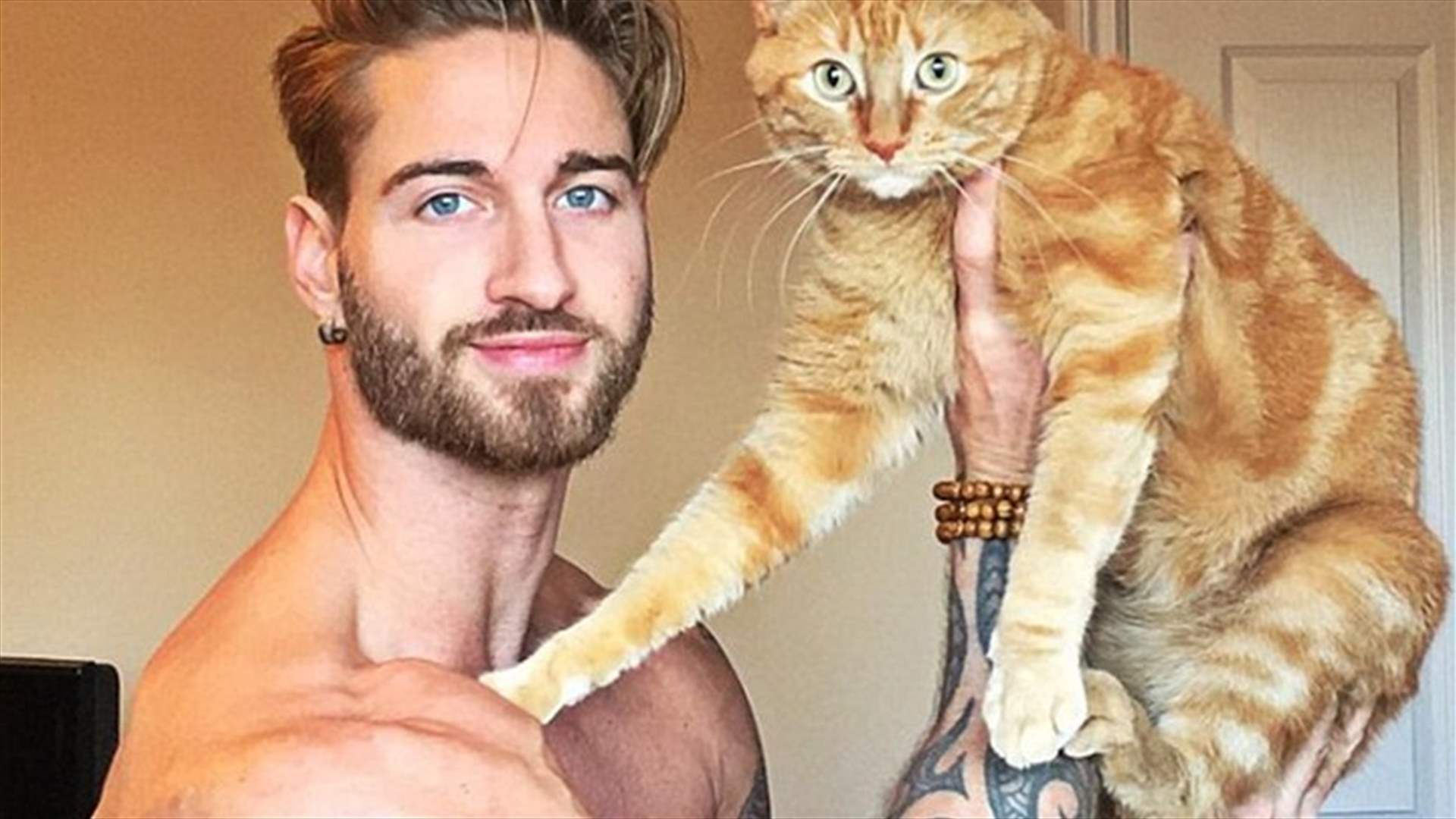 فيديو يجتاح الانترنت: شاب يستبدل الأثقال بالهرّ!