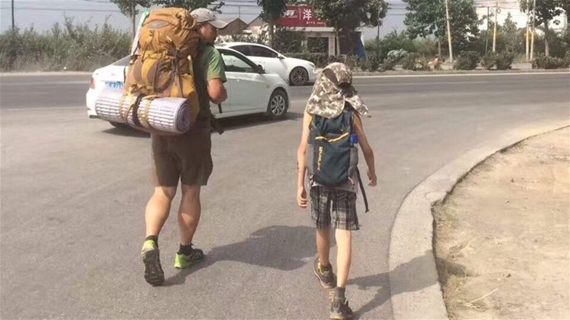 أب يأخذ ابنه في رحلة وبحوزته 15 دولاراً فقط... فماذا فعلا؟