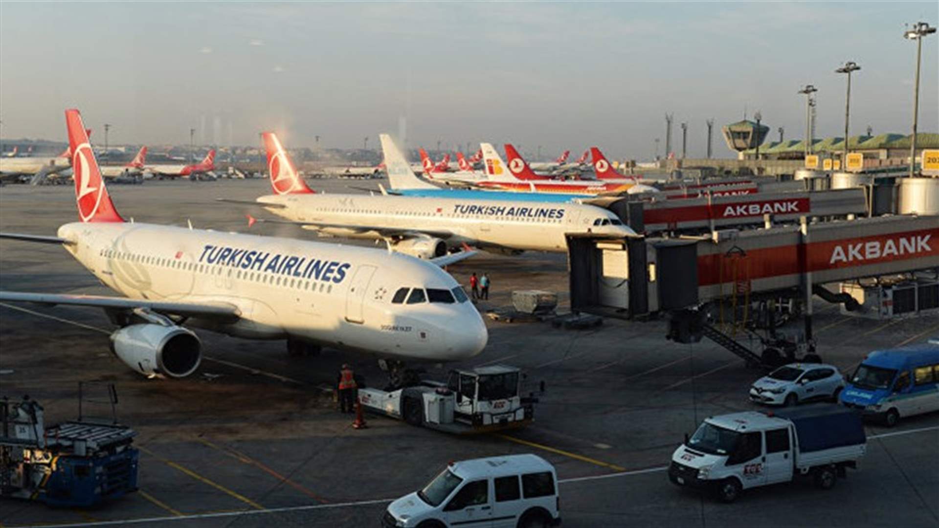 Istanbul&#39;s airport reopens, flights resume after coup attempt