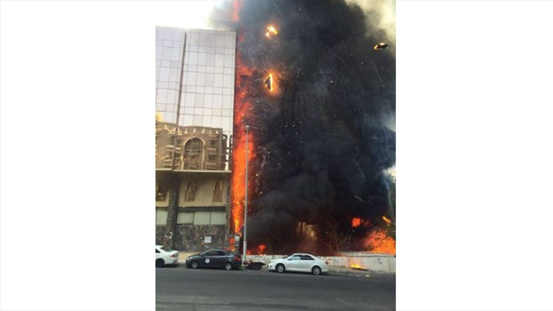 بالفيديو...حريق ضخم في أحد فنادق مكة