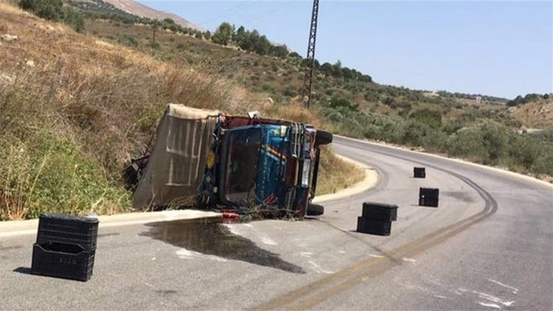  تدهور شاحنة في الحاصباني 