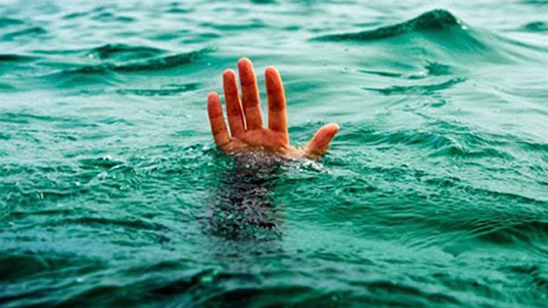 انتشال جثة غريق في بحر الزهراني