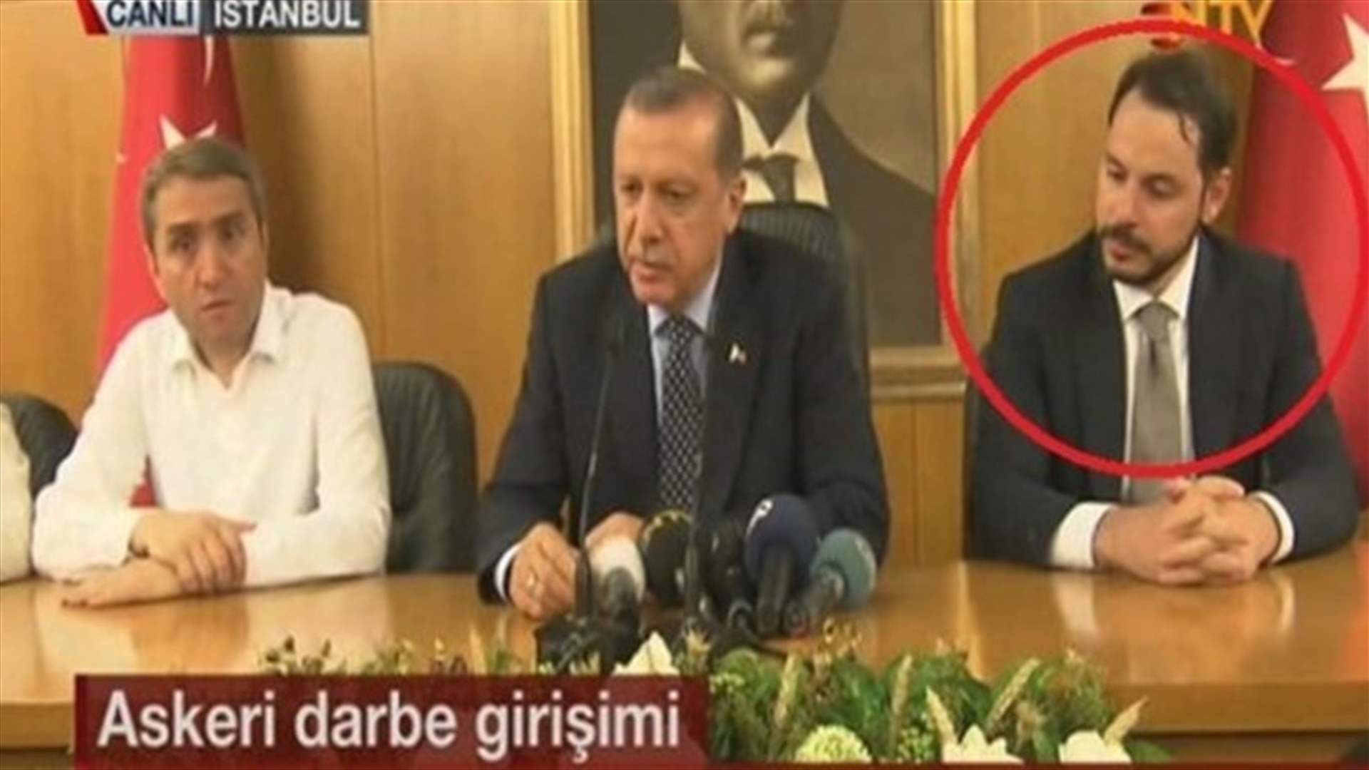هذا الرجل الذي بجانب إردوغان