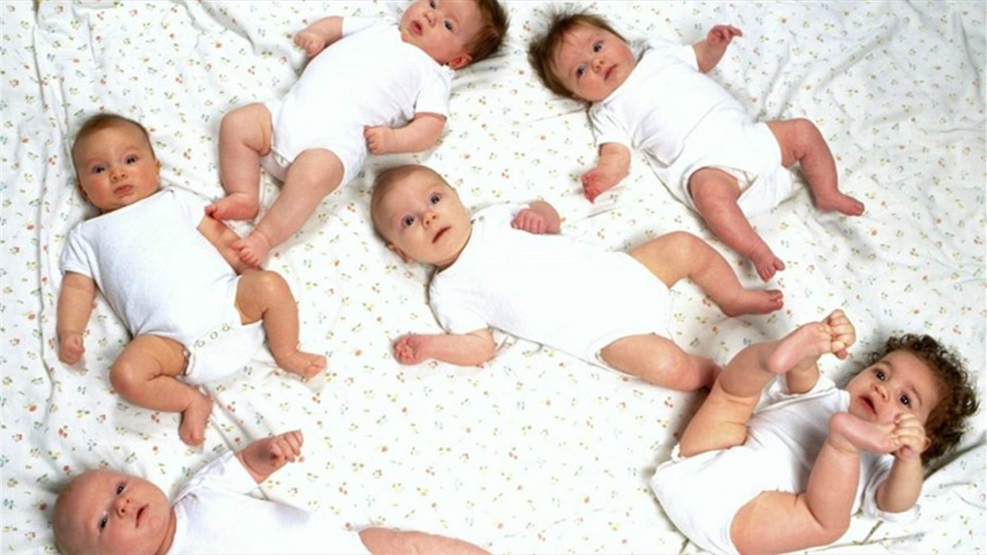 بالصور: امرأة لا تُنجب إلا التوائم... 6 خلال 27 شهراً