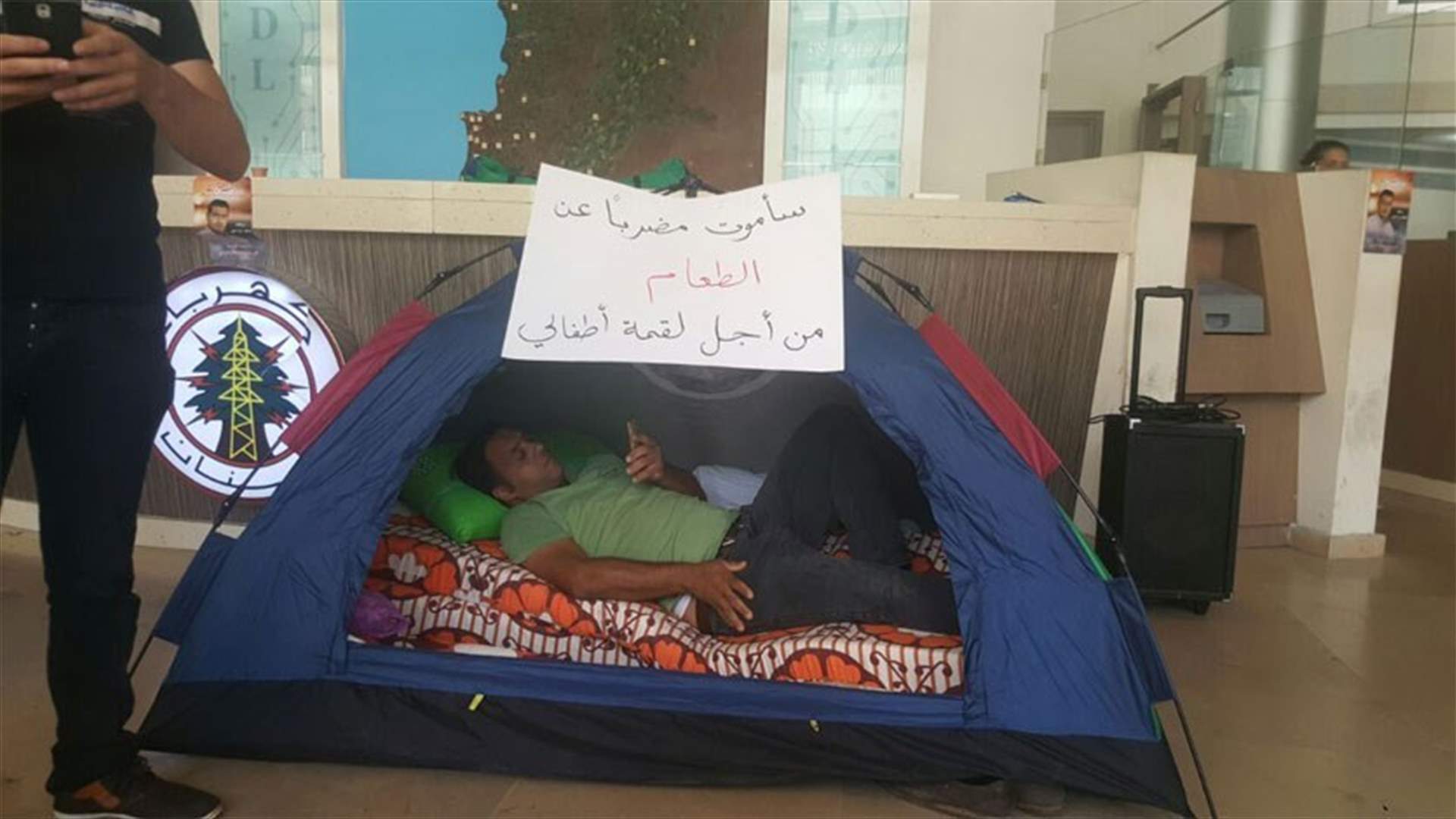 EDL contract worker goes on hunger strike 