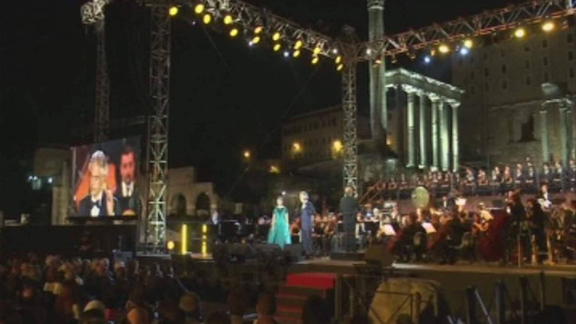 مهاجرون سوريون يحضرون حفلة موسيقية في روما