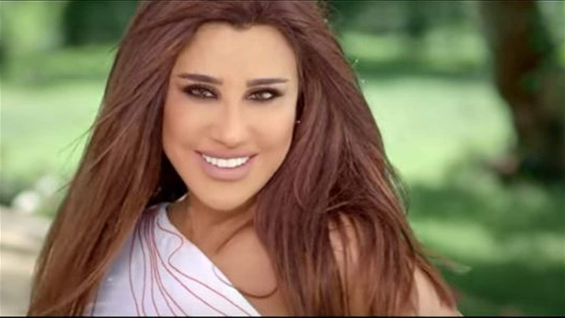 بالفيديو: نجوى كرم تلعب كرة القدم