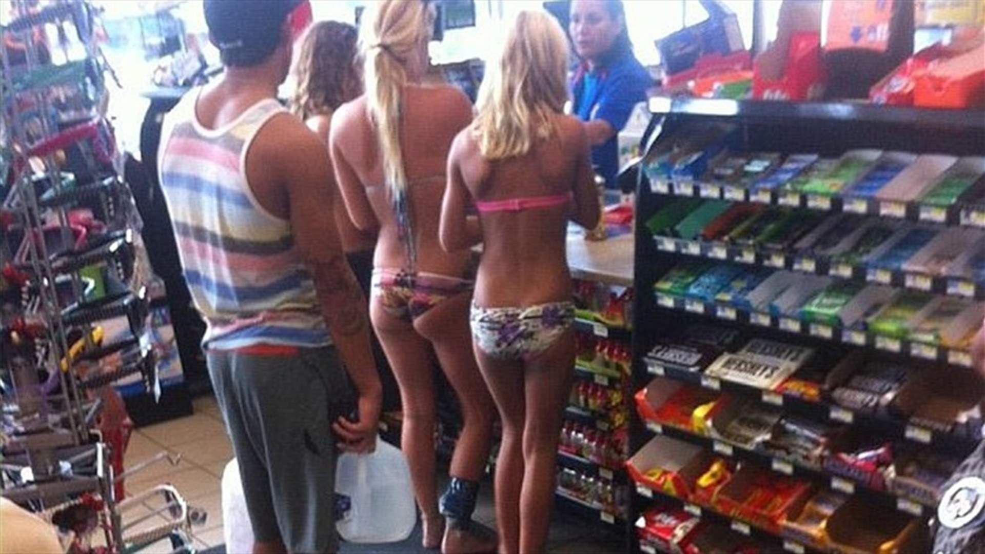 صورة فتيات بالبيكيني تجتاح الانترنت... وهذا هو السبب! 