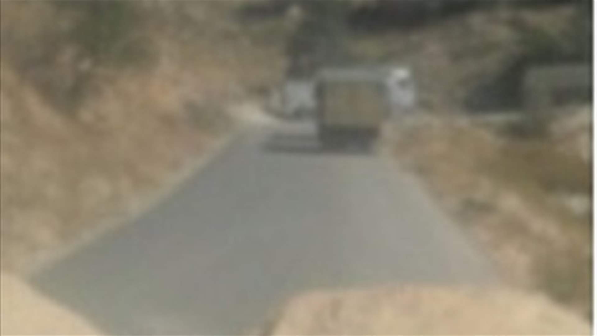 اصحاب الشاحنات قطعوا طريق عام القبيات الهرمل