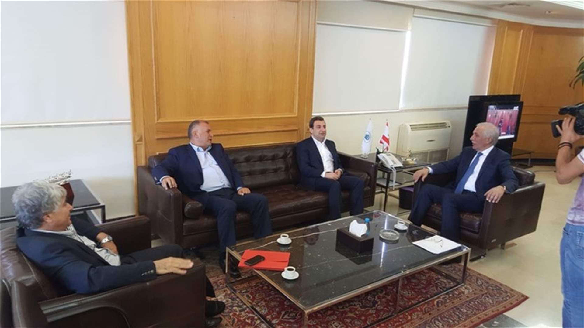 ماذا نقل ابو فاعور لوزير الاشغال؟ 