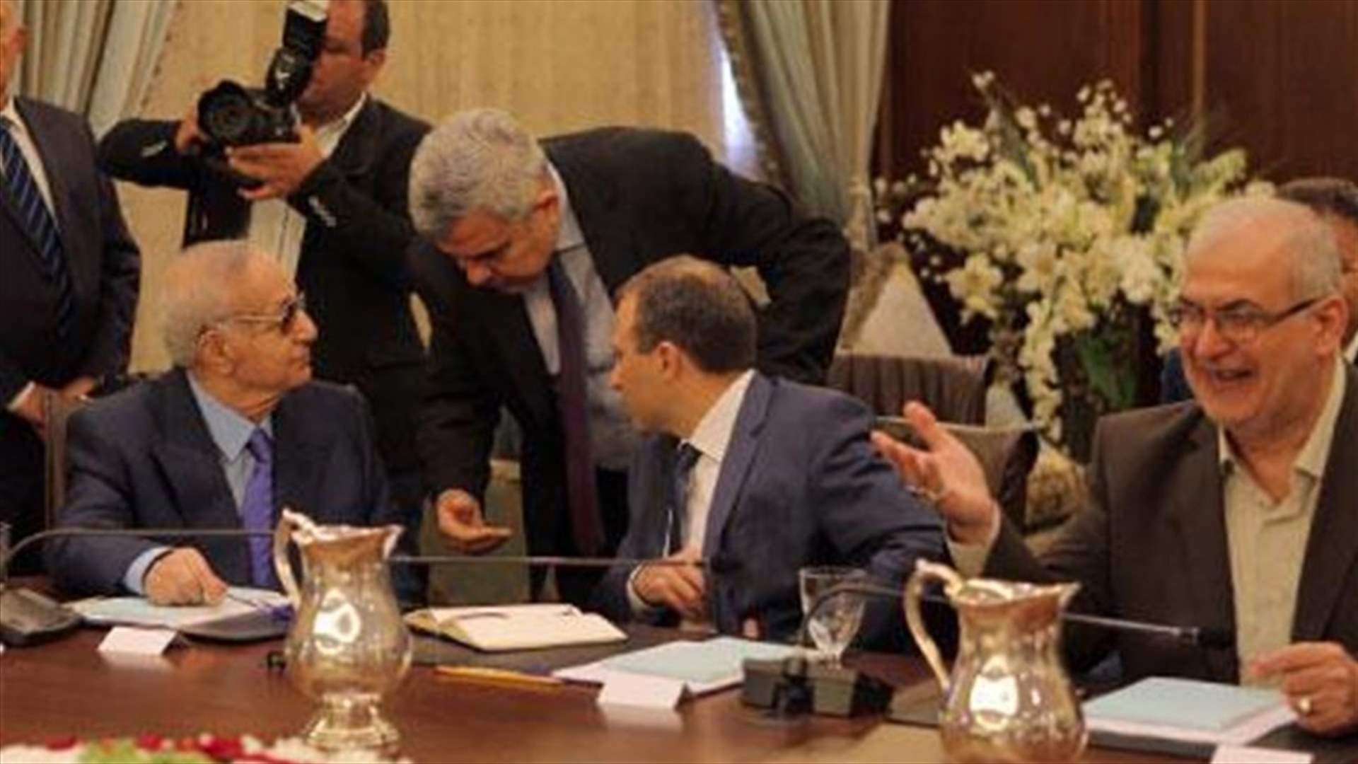 في اليوم الثالث من"ثلاثية الحوار": عودة الى "الستين"