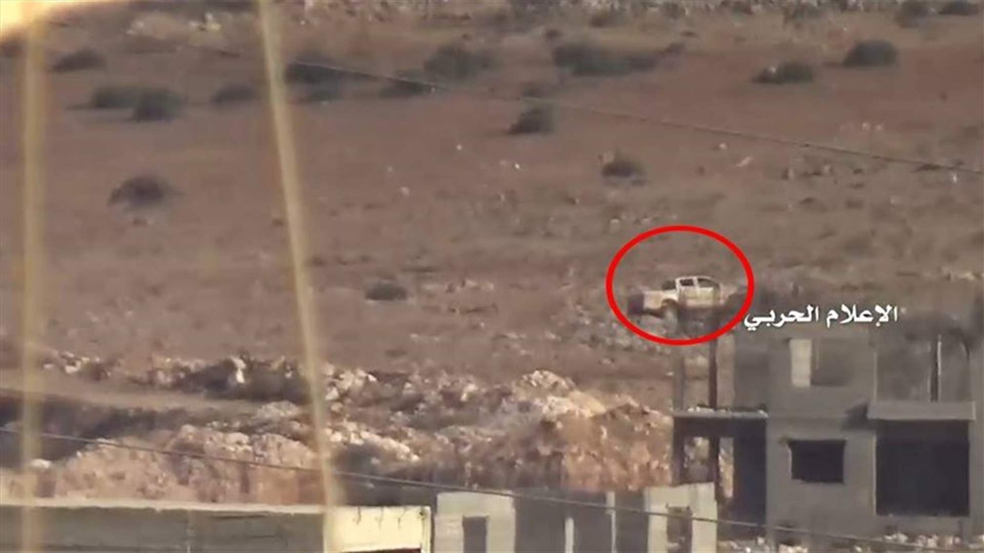 بالصور- الجيش السوري يقصف سيارة "بيك آب" محملة بعناصر من النصرة أثناء محاولتهم الفرار  