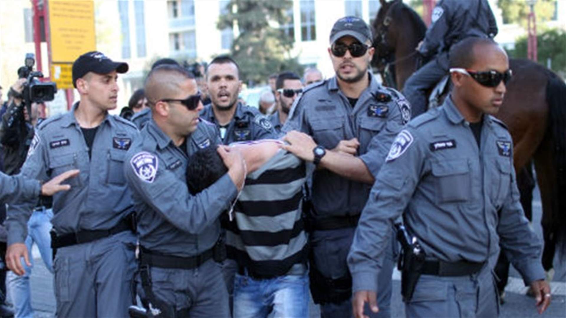 الشرطة الاسرائيلية تعتقل فتى فلسطينيا 