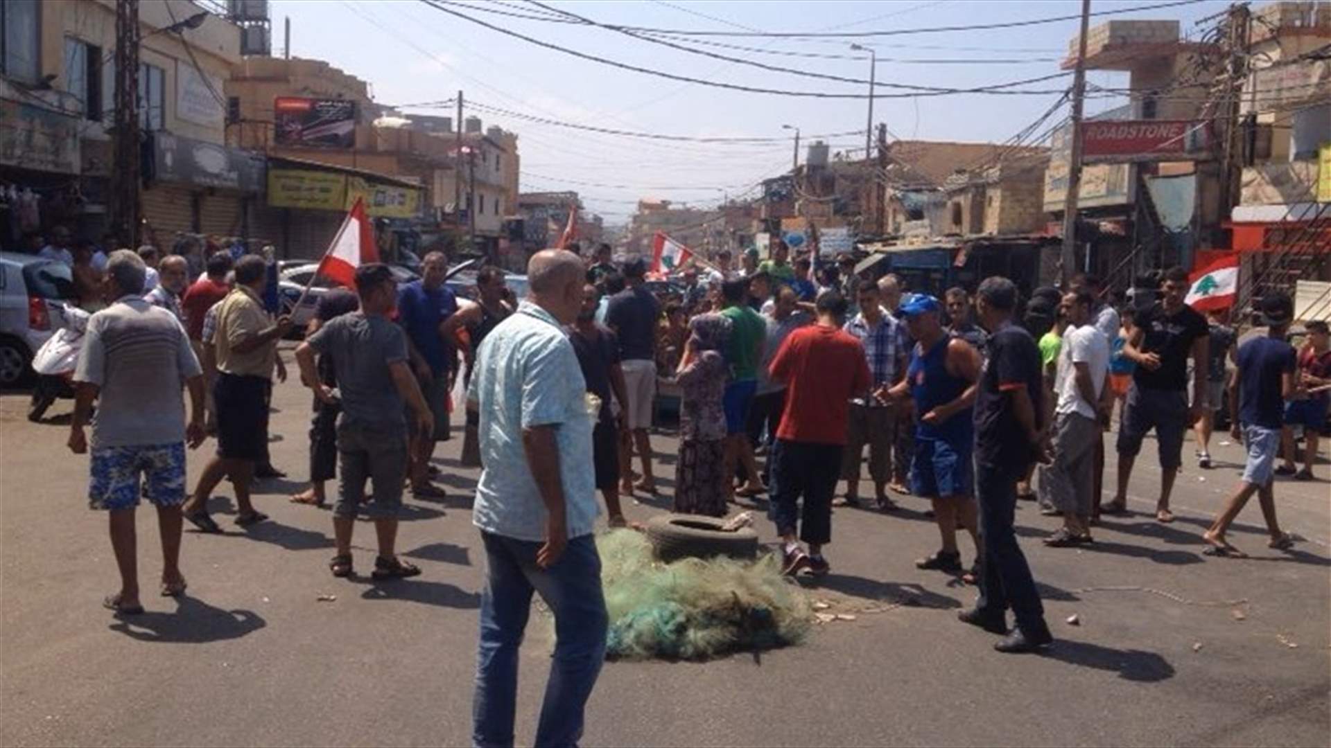 REPORT: Angry fishermen cut off seaside road in Jnah 