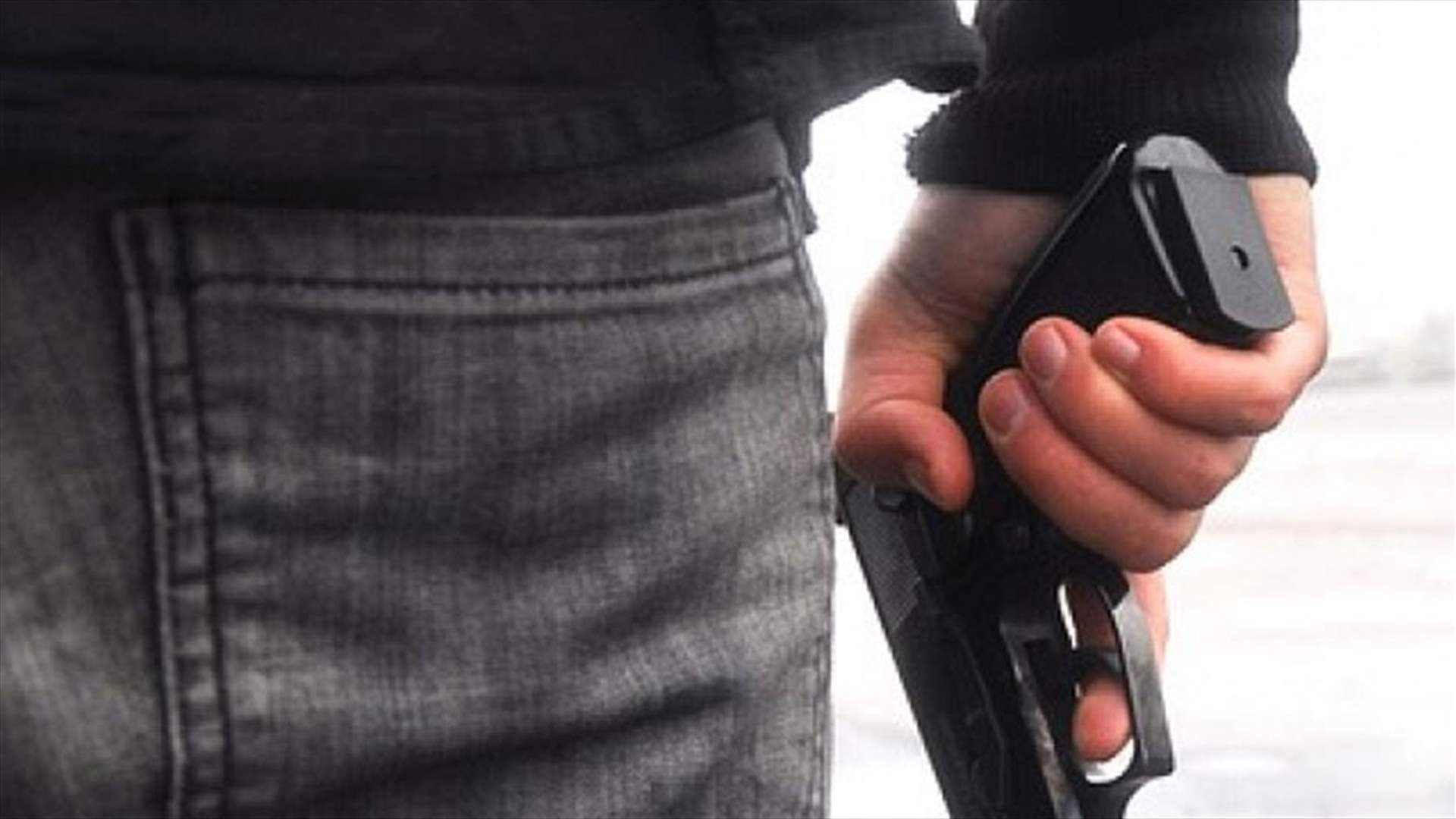 مسلح مخضب بالدماء يتحصن داخل مطعم في ألمانيا