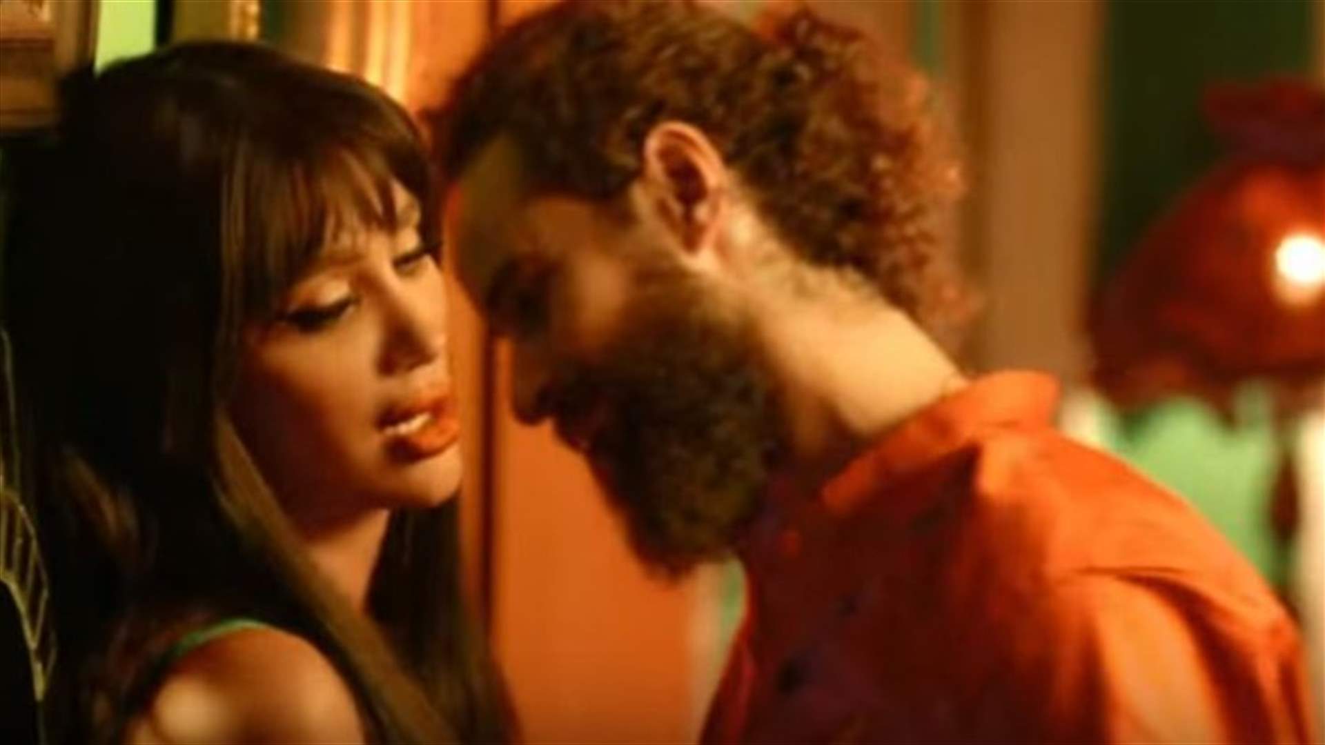 هل حذف موقع يوتيوب فيديوكليب مايا دياب بسبب جرأته الزائدة؟