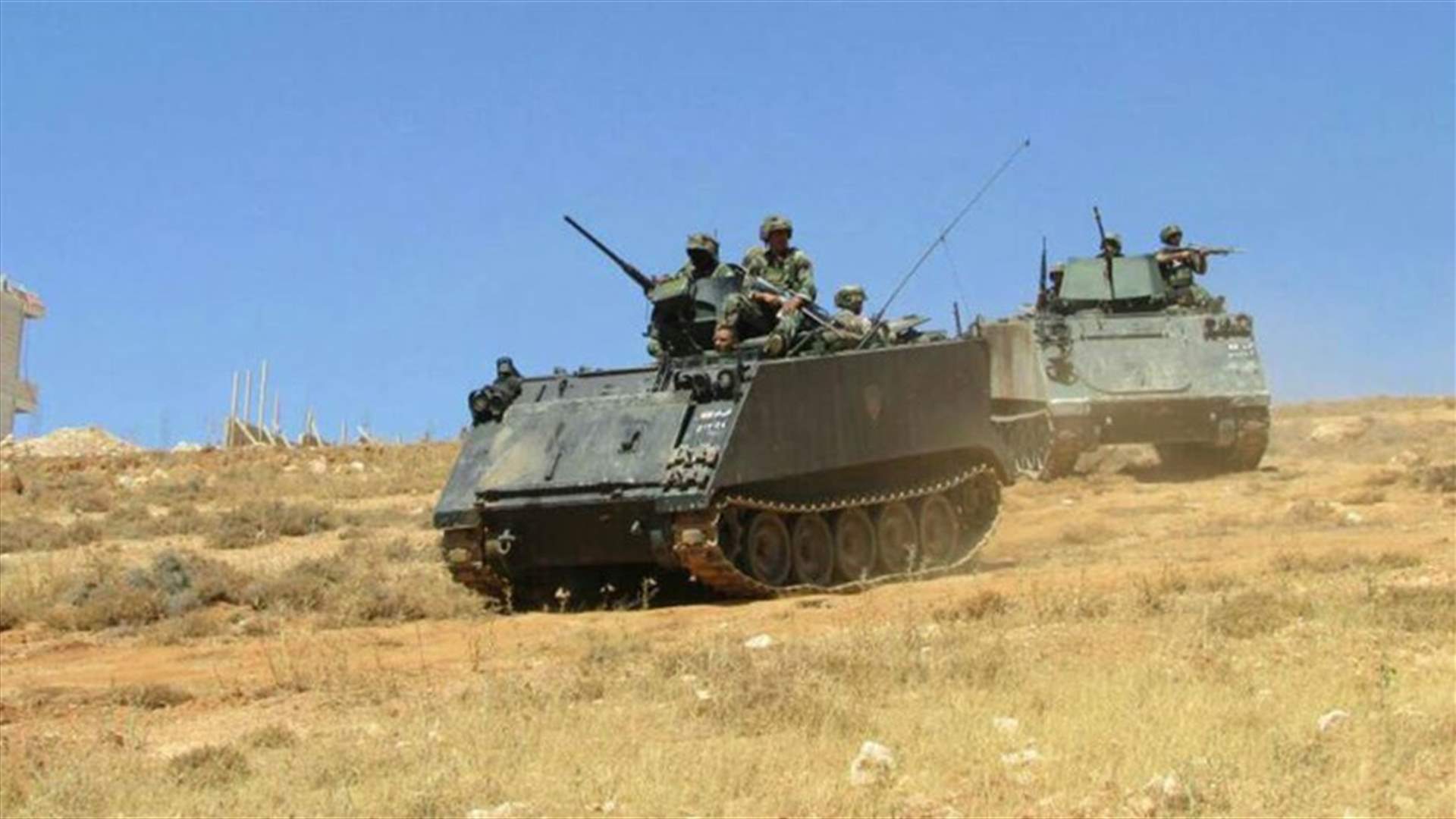 الجيش يستهدف مجددا مواقع فتح الشام في عرسال... جواً وبراً