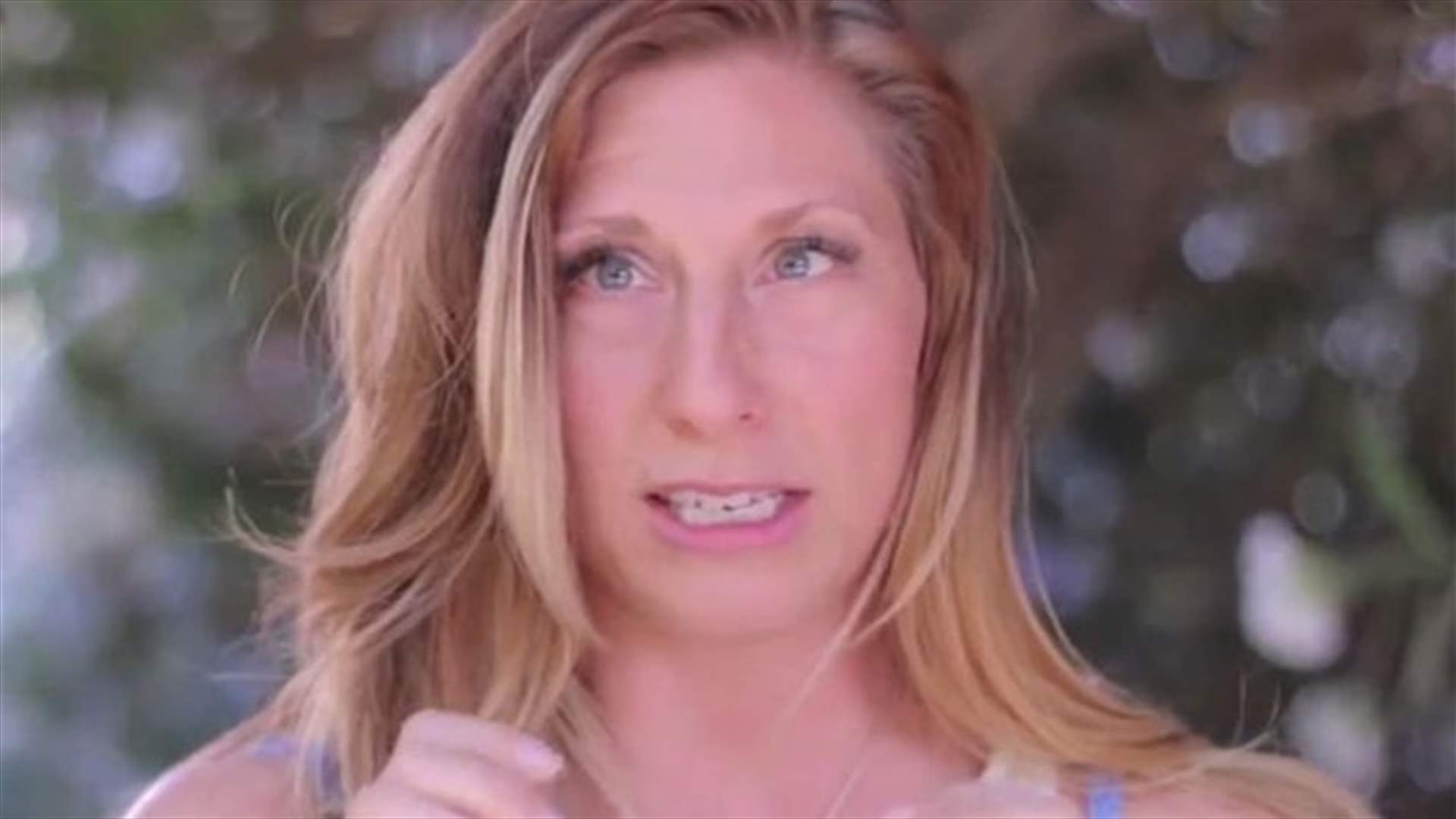 بالفيديو - امرأة أميركيّة تؤكد أنّ مخلوقات فضائيّة خطفتها واغتصبتها 