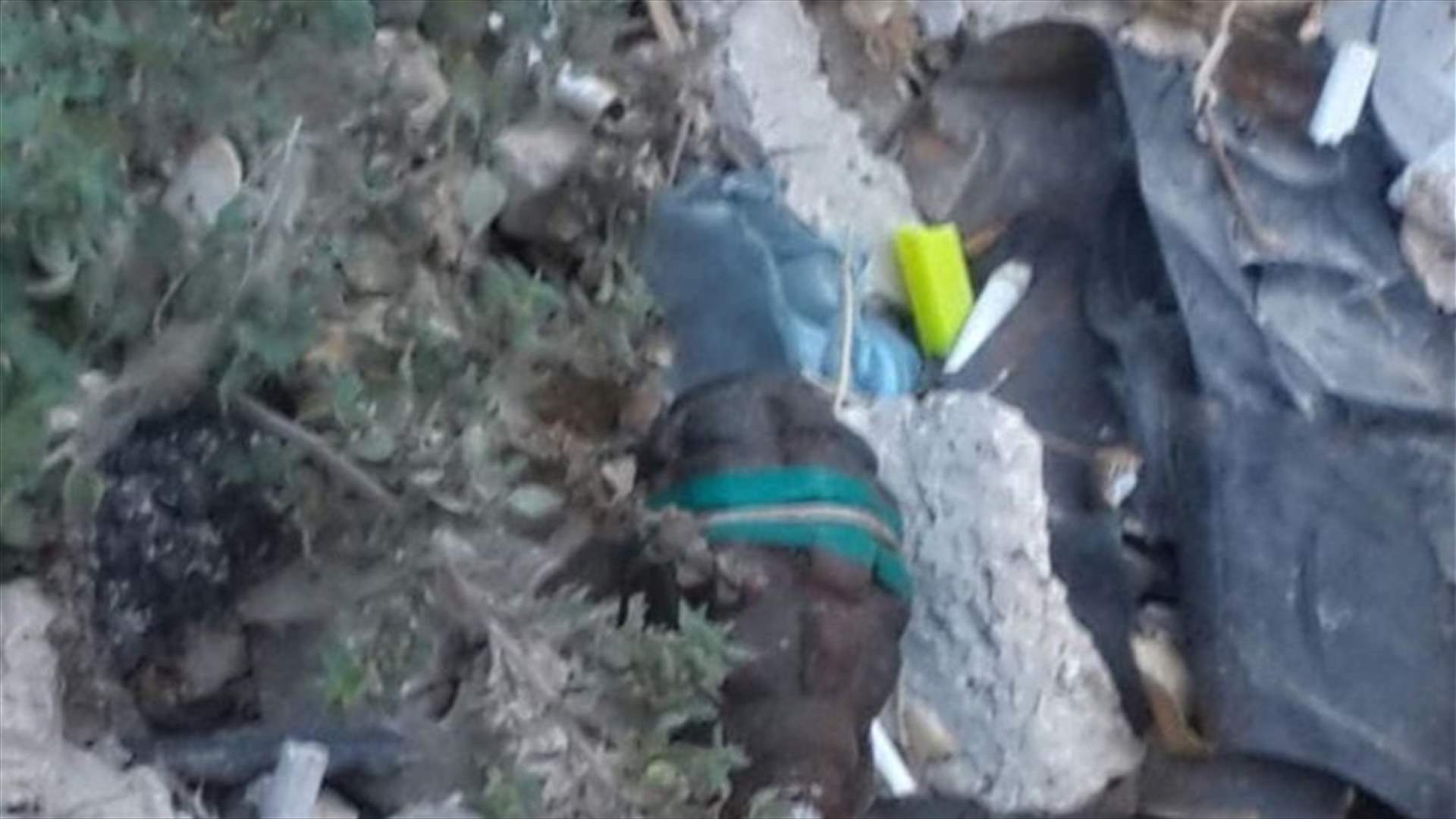 قنبلة موصولة بأسلاك على مدخل بلدة أكروم