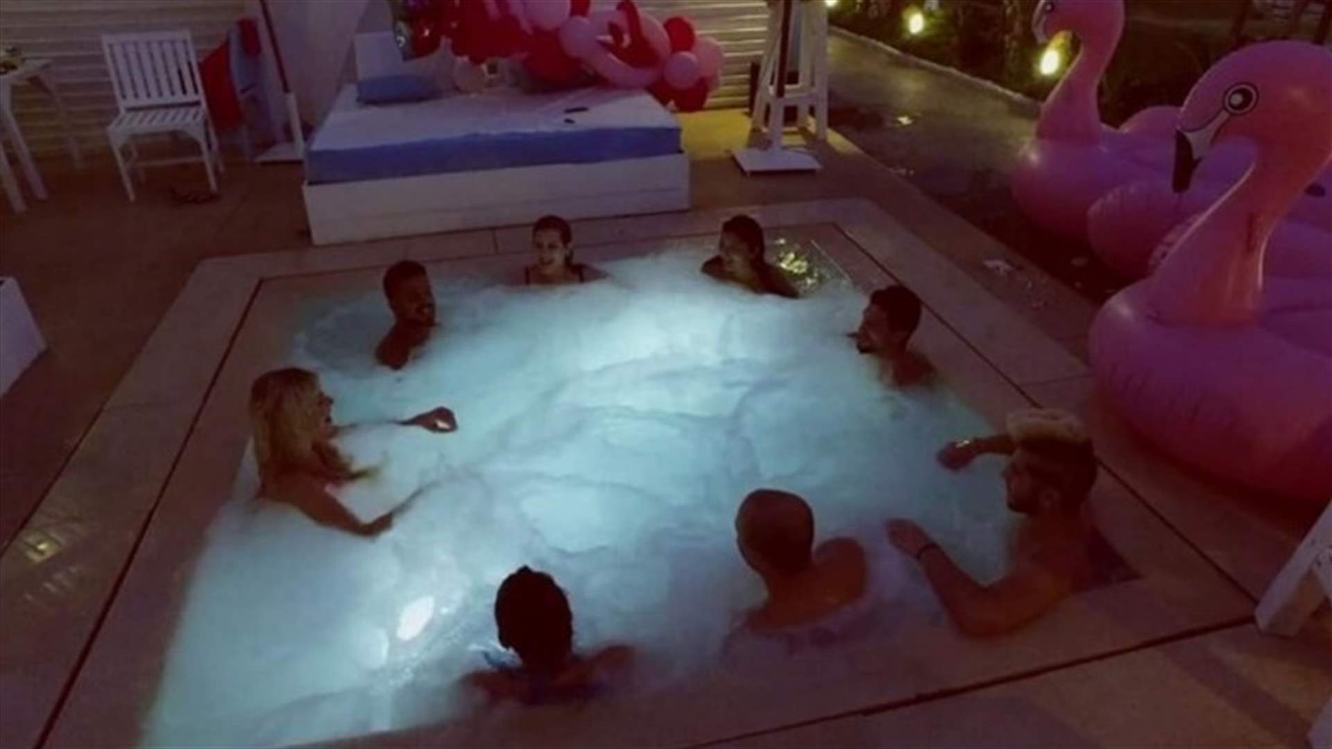 بالفيديو: لماذا انسحب الحضور من الجاكوزي في عيد ميلاد ميريام كلينك؟