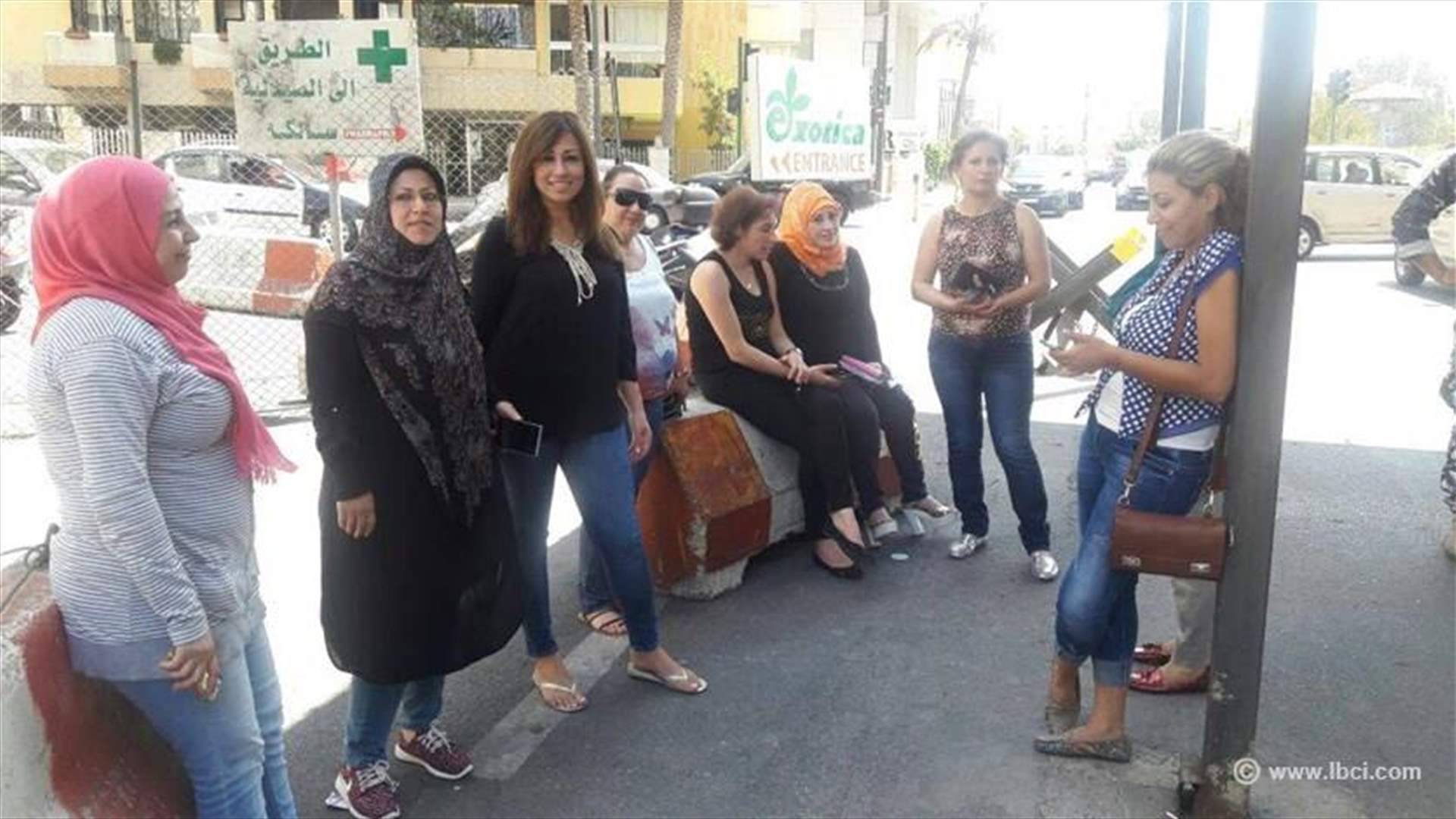 مياومو الكهرباء اعتصموا امام مقر عين التينة مطالبين بلقاء بري