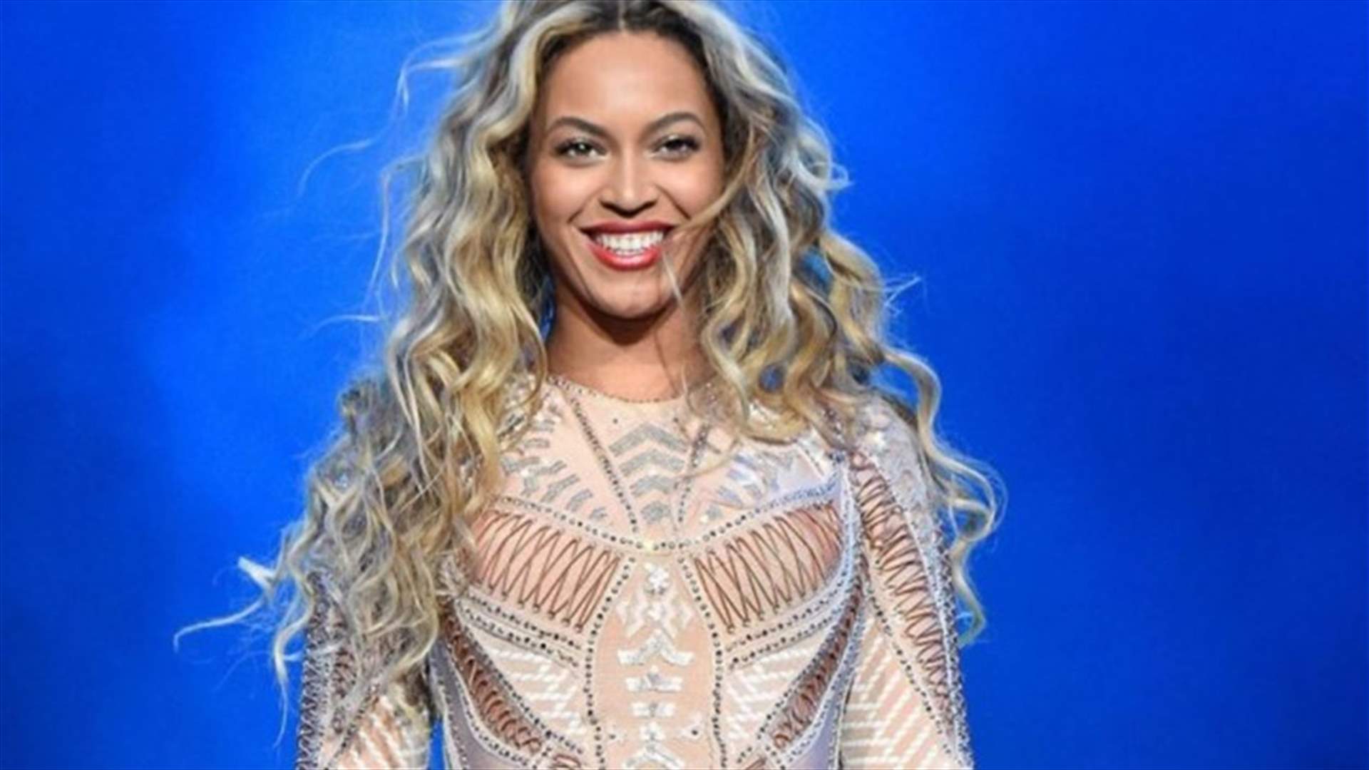 بالصور: بيونسيه تقفز بثوب سباحة عن علو 9 أمتار!