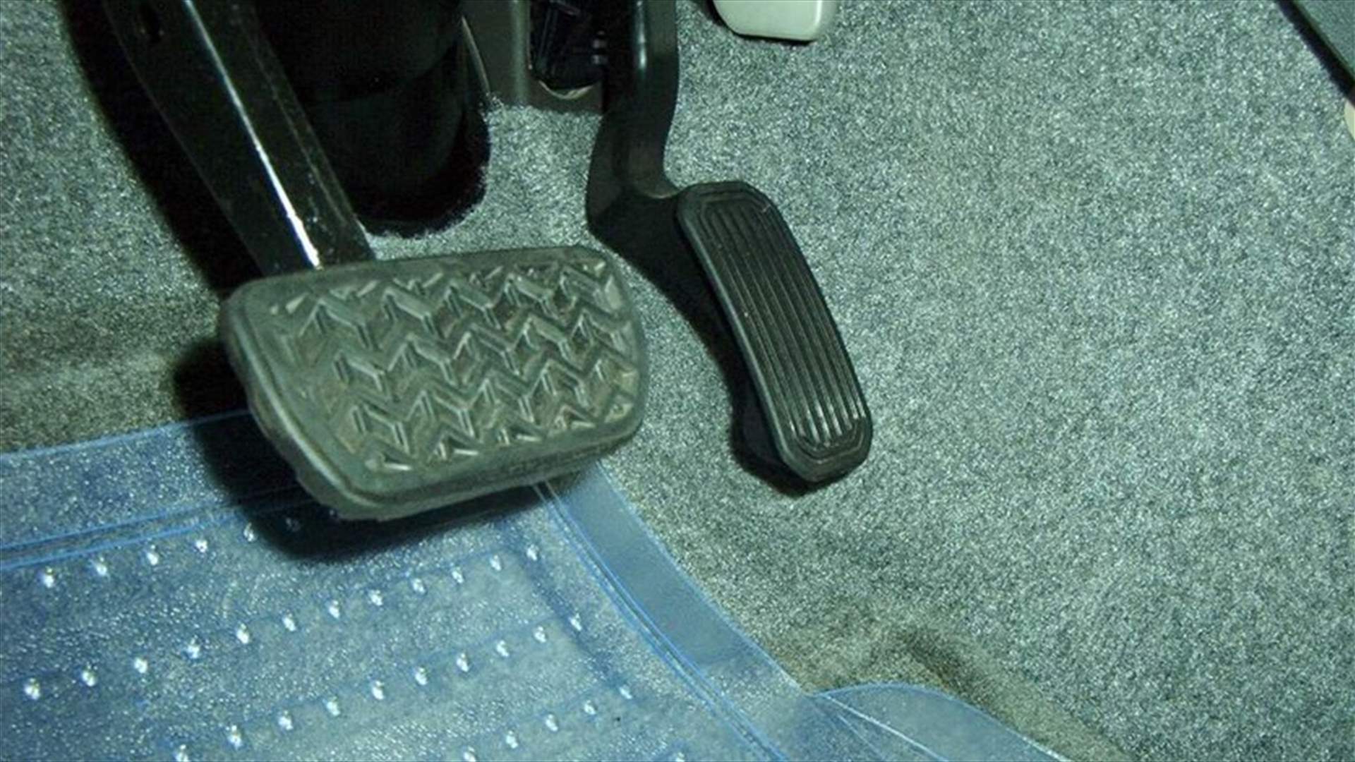 ضغطت على دواسة البنزين بدل الفرامل... فوقعت الكارثة