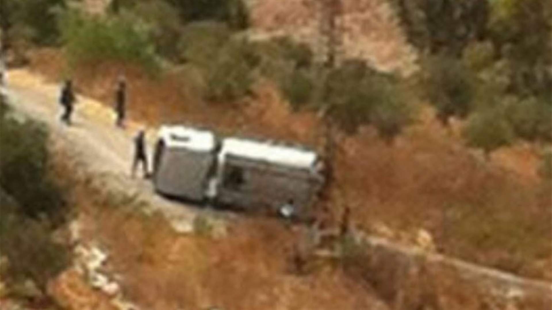 انقلاب صهريج مياه على طريق الطيبة عدشيت