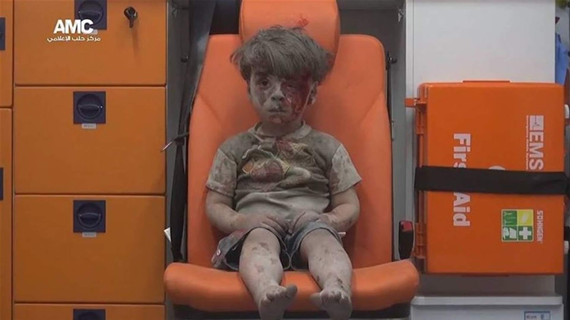 شقيق الطفل عمران يُبكي العالم أيضا... بخبر وفاته متأثرا بجروحه 