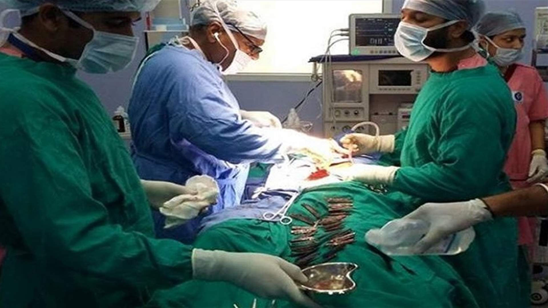 أُدخل إلى المستشفى بحالة طارئة... فوجدوا 40 سكيناً في معدته!