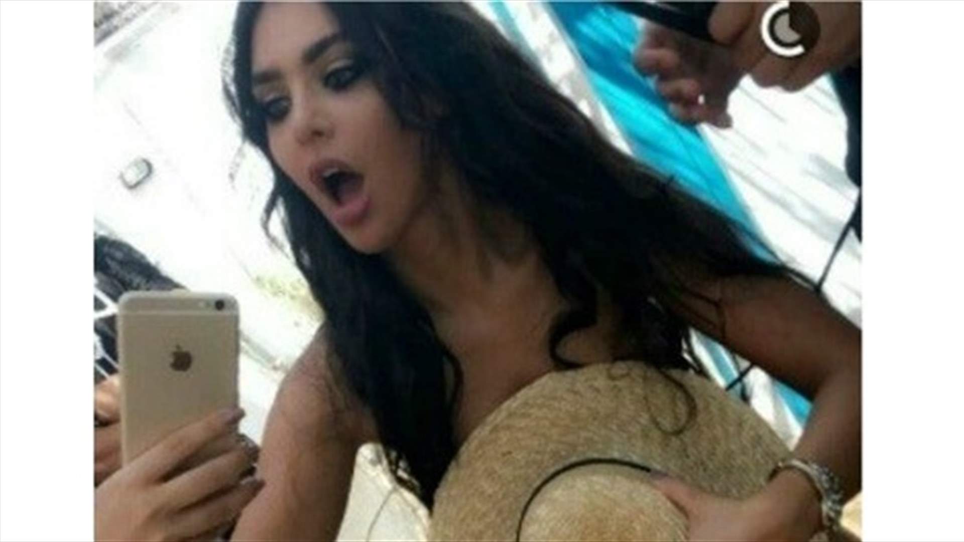 3 صور أثارت الجدل في الساعات الماضية: حلقة أنف ليلى اسكندر، وعُري قمر، واقتباس مايا دياب!