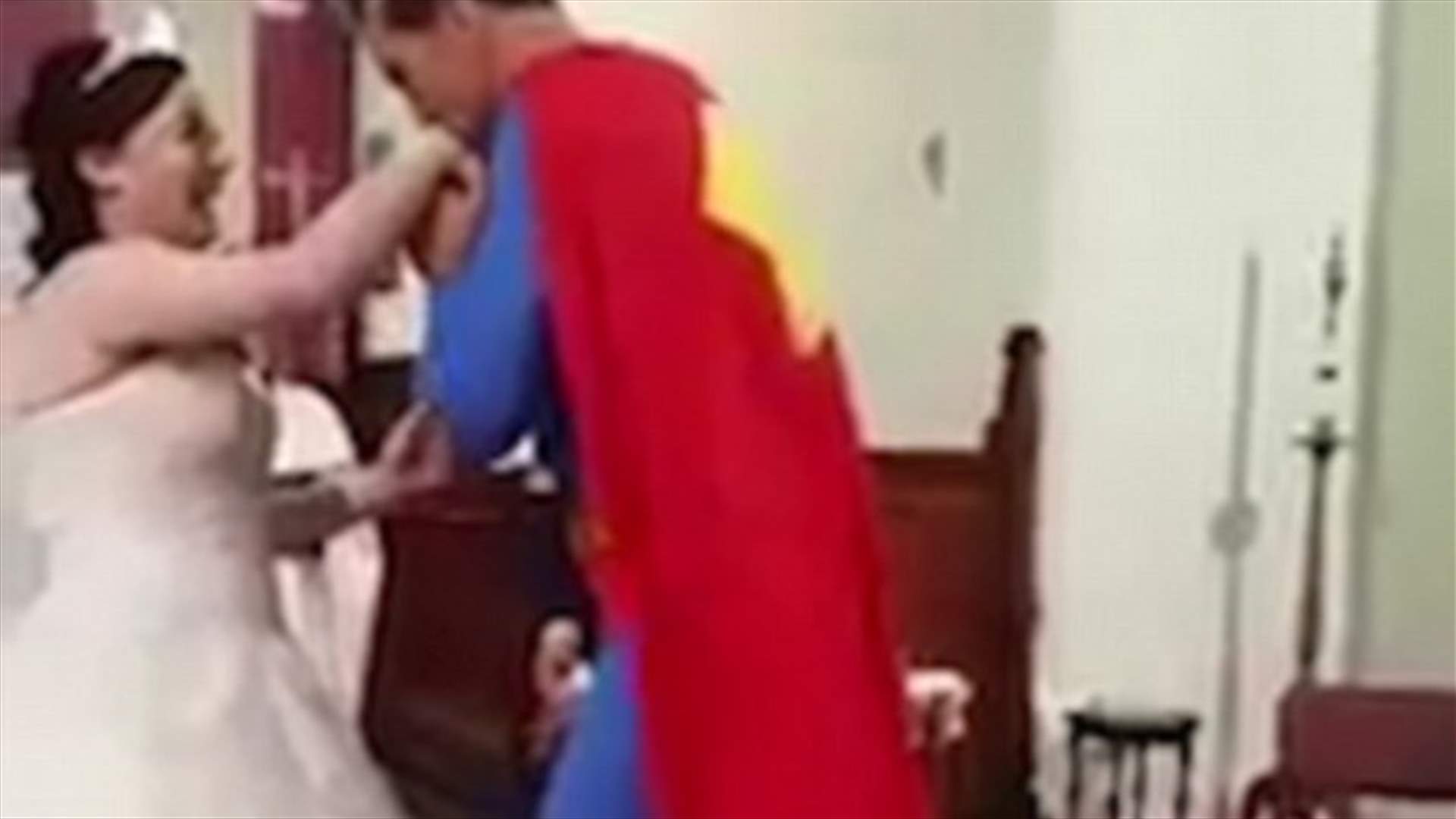 بالفيديو: سوبرمان أنقذ زفافهما