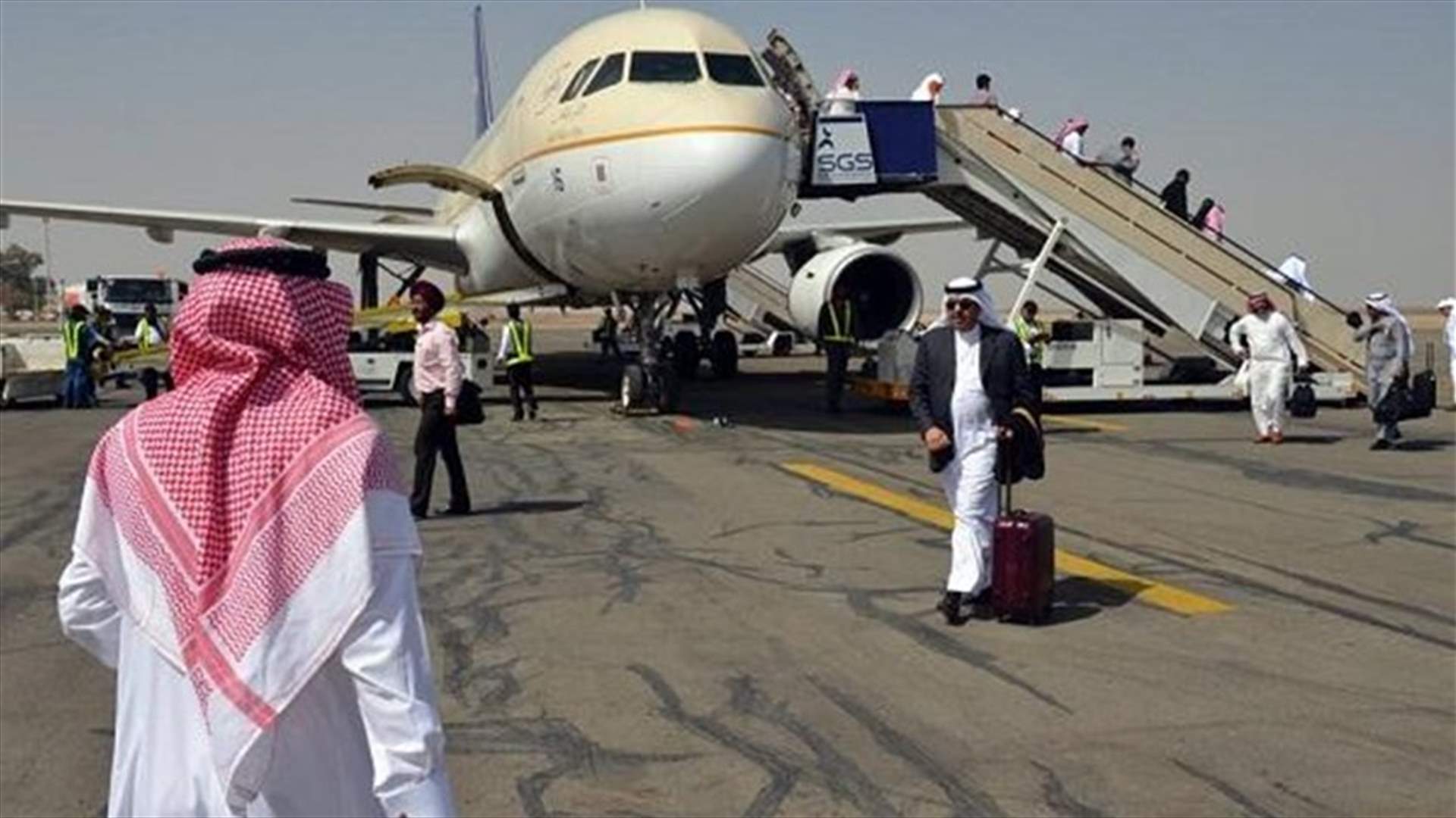 هبوط طائرة قادمة من السودان اضطراريا في مطار الملك سعود بالباحة 