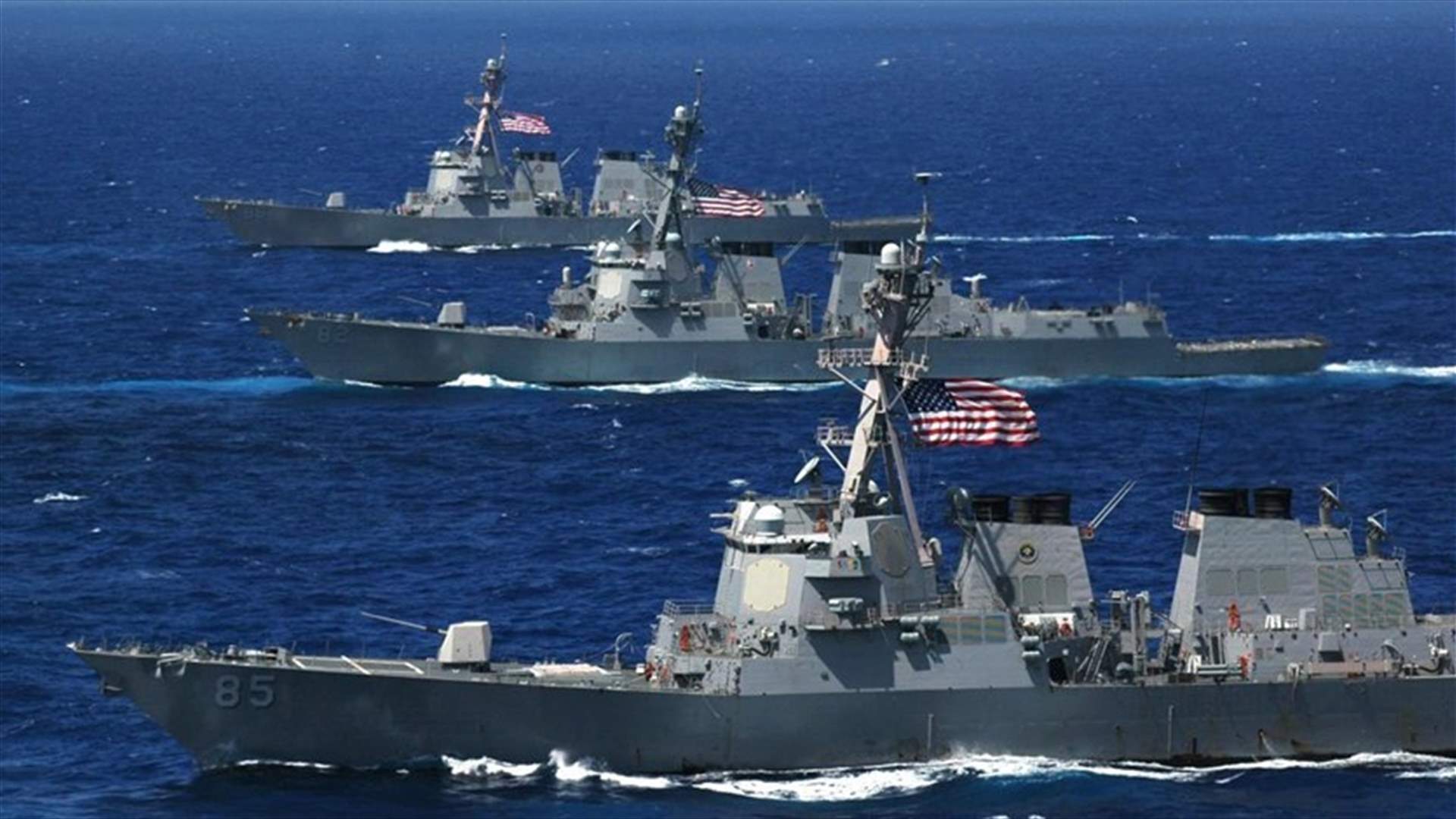 US warship fires warning shots at Iranian boats