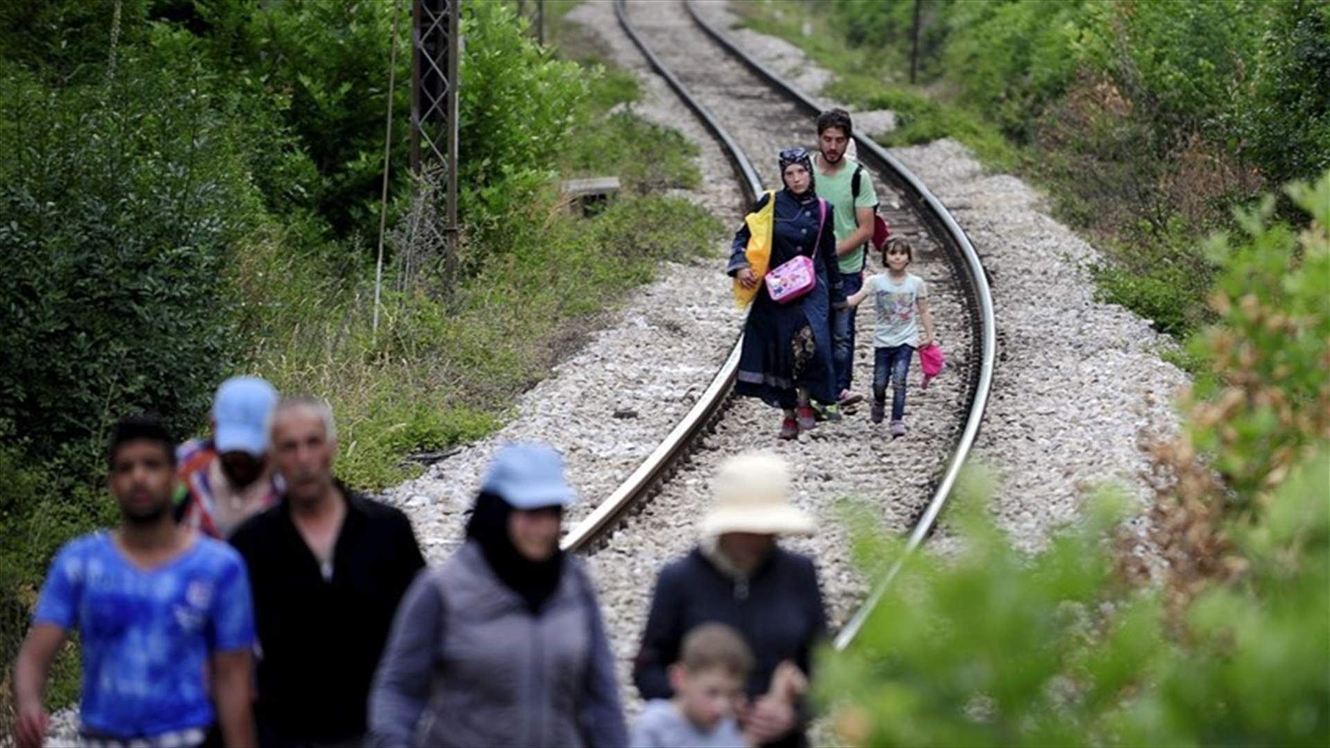 Hungary to build second fence on Serbian border to keep out migrants