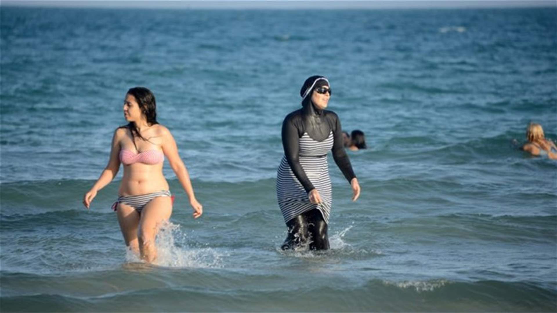مجلس الدولة الفرنسي يعلق قرار حظر لباس البحر الاسلامي