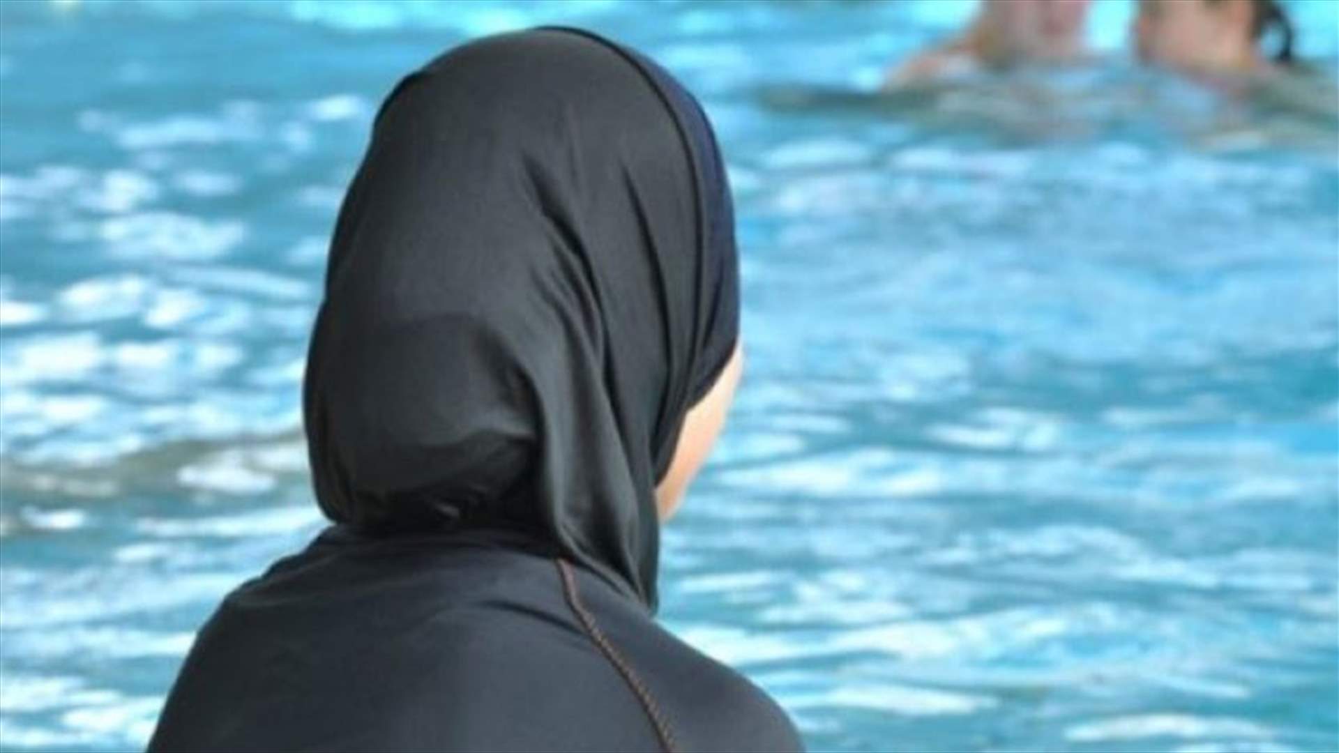 رؤساء بلديات فرنسا... متمسكون بقرارات منع البوركيني