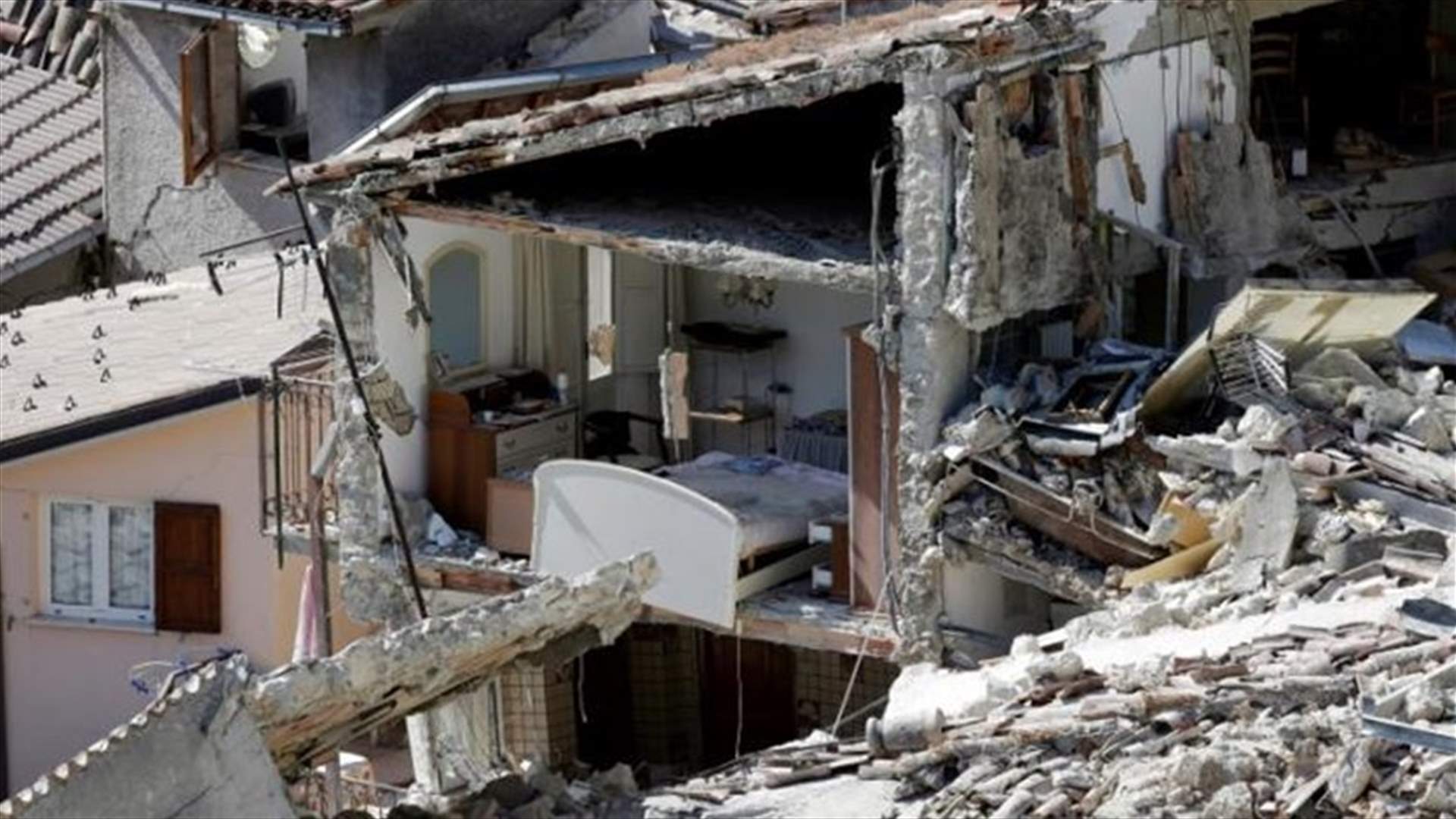 عدد قتلى زلزال إيطاليا يصل إلى 284... واستعداد لجنازة جماعية