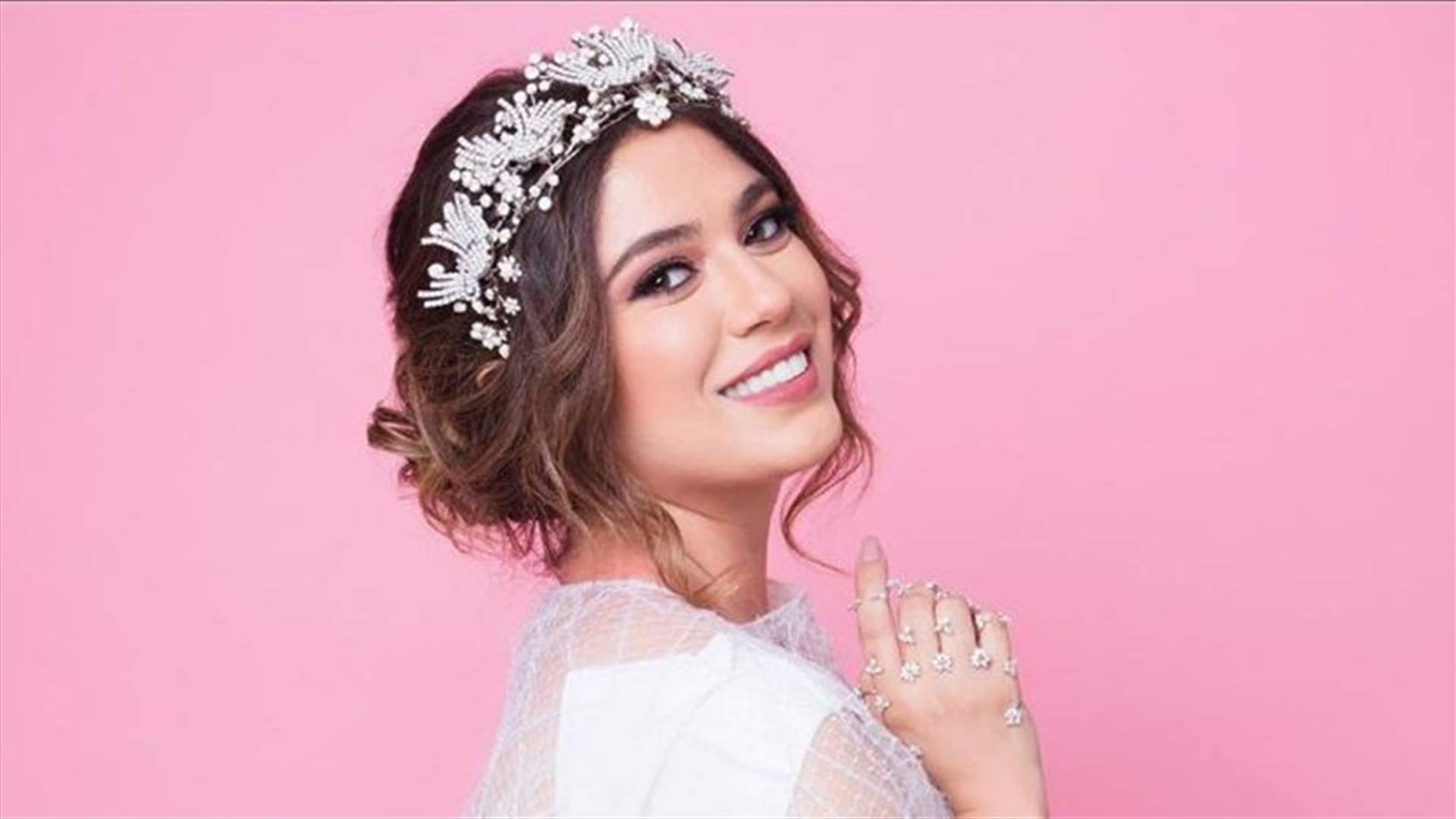 الأنظار تتّجه نحو نادين ويلسون نجيم في ليلة زفافها.. هكذا بدت قبل ساعات قليلة!