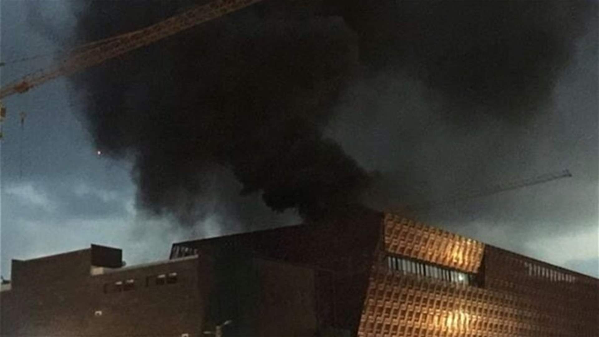 [PHOTOS] Huge fire erupts in Aishti complex in Jal el-Dib