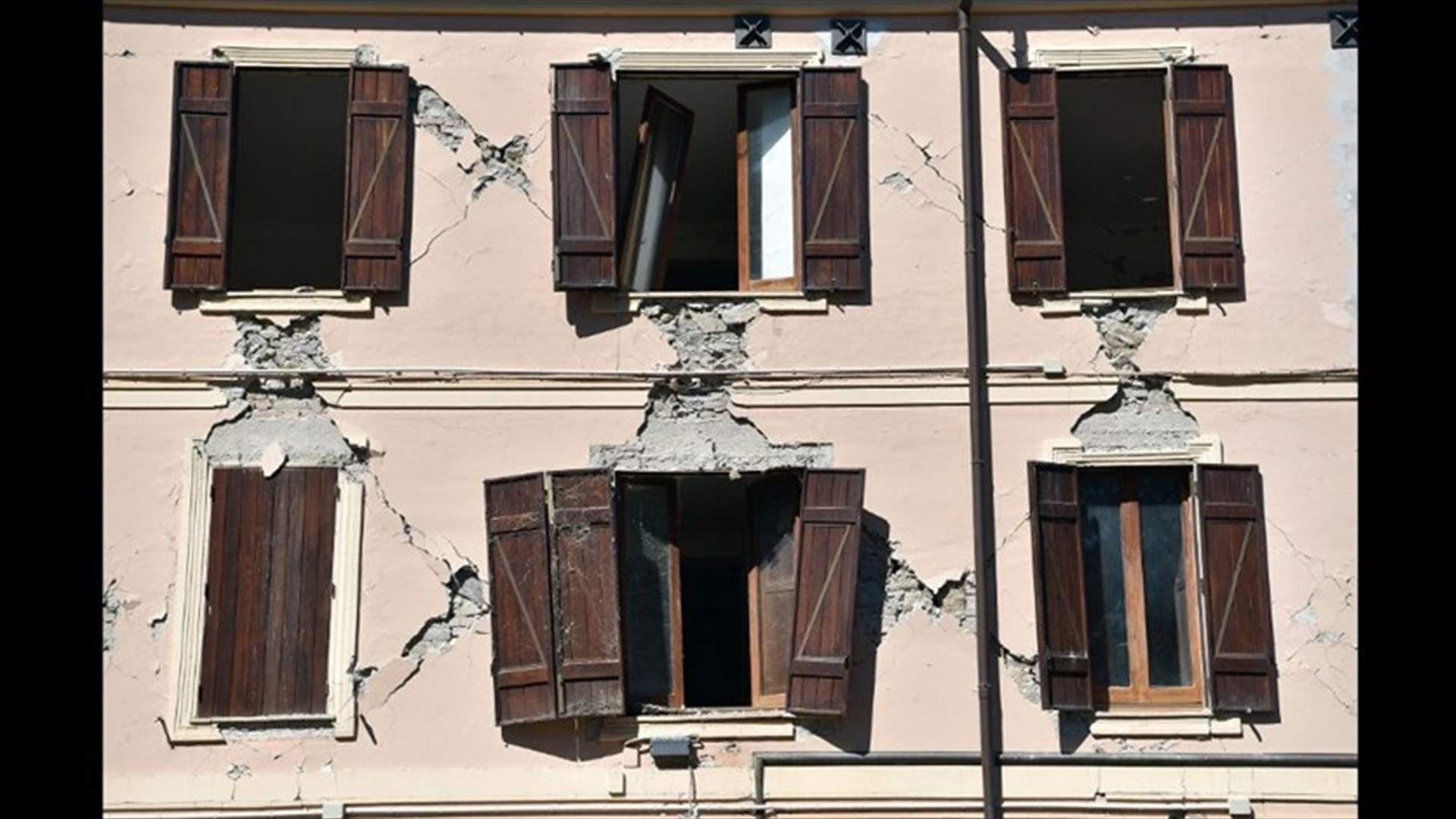 Relief underway in quake-hit town as rescue concludes