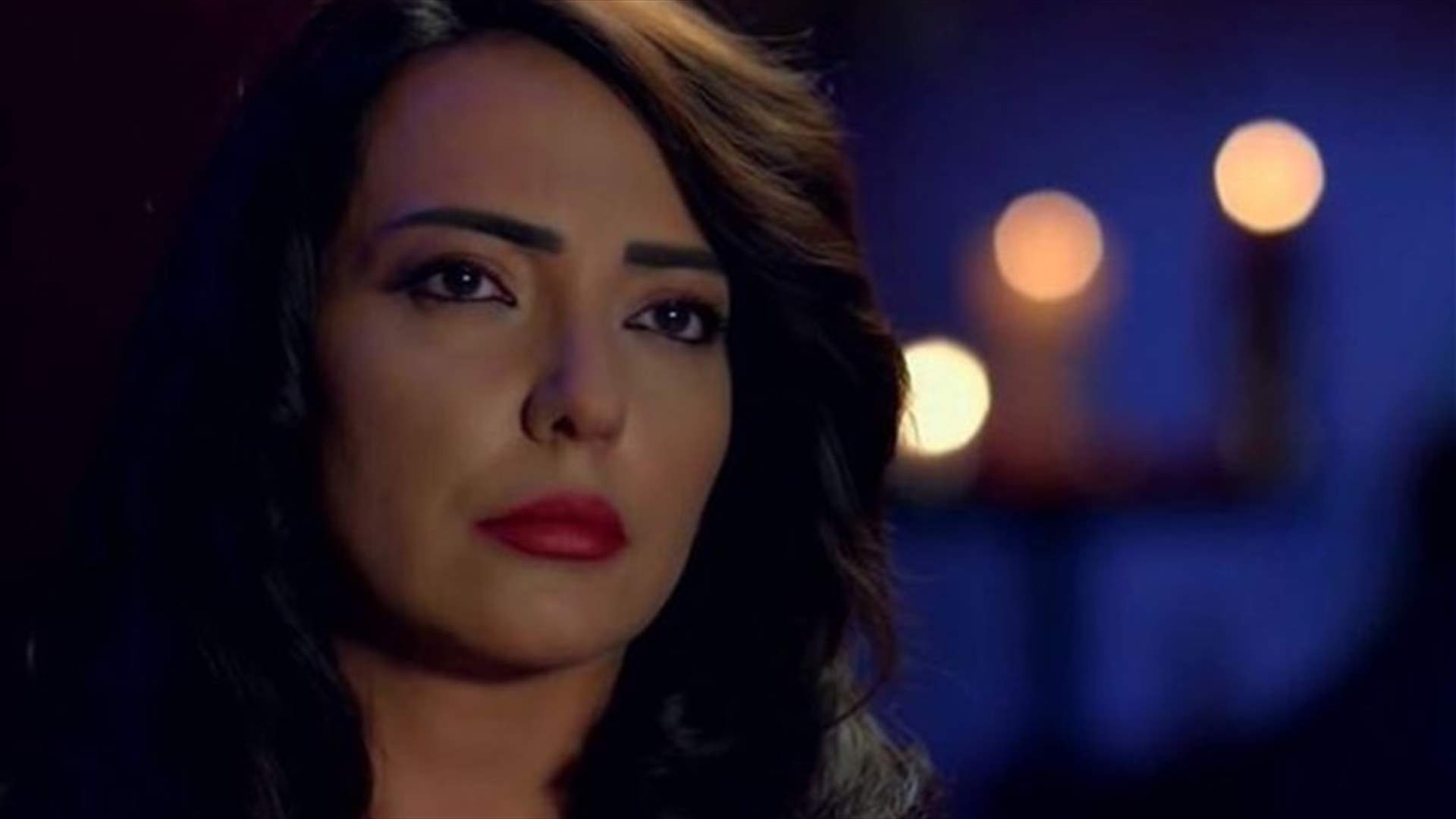 "إيمانه أقوى من السرطان".. أمل عرفة: بابا ليس بخير!