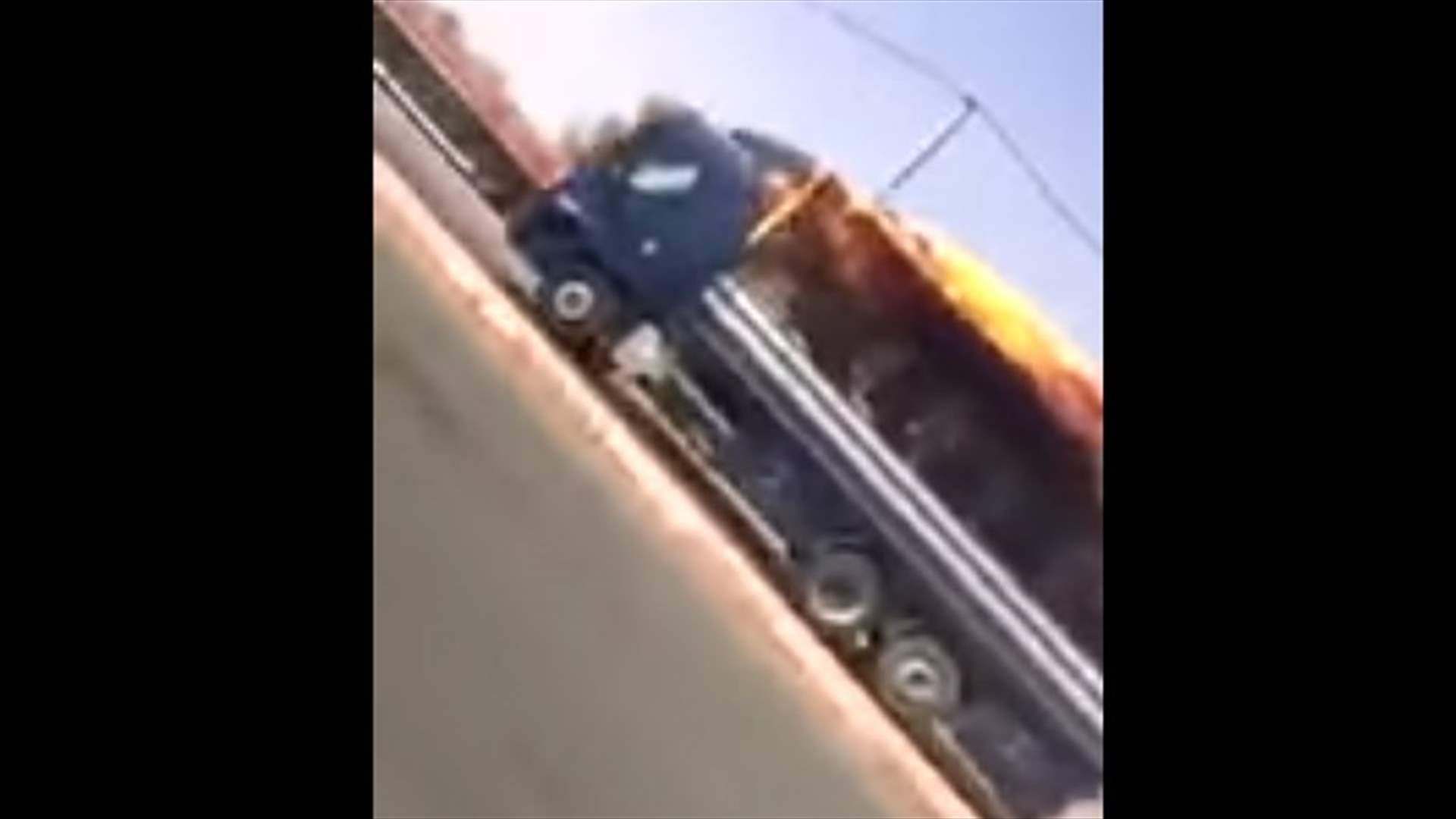 بالفيديو:  سعودي يقود شاحنة مشتعلة لينقذ الارواح