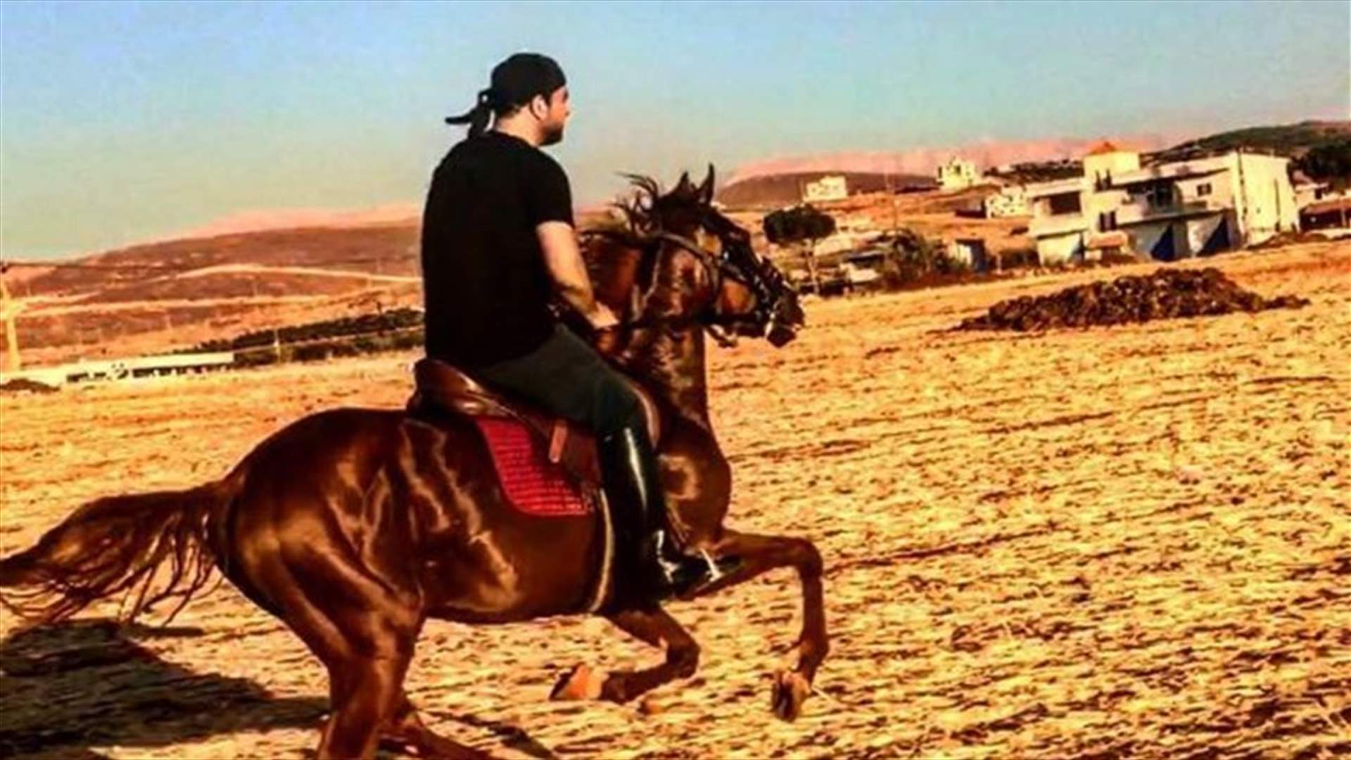 بالفيديو: عاصي الحلاني يخطف الأنفاس بركوب الخيل بسرعة صاروخية!