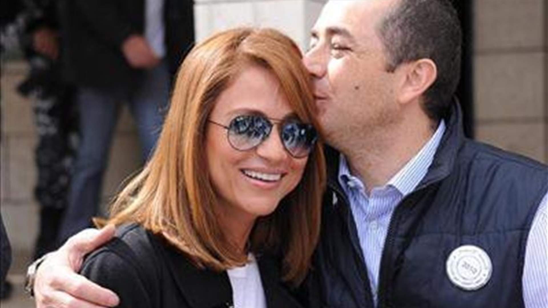 بالصورة: بو صعب يعايد زوجته جوليا بذكرى زواجهما!