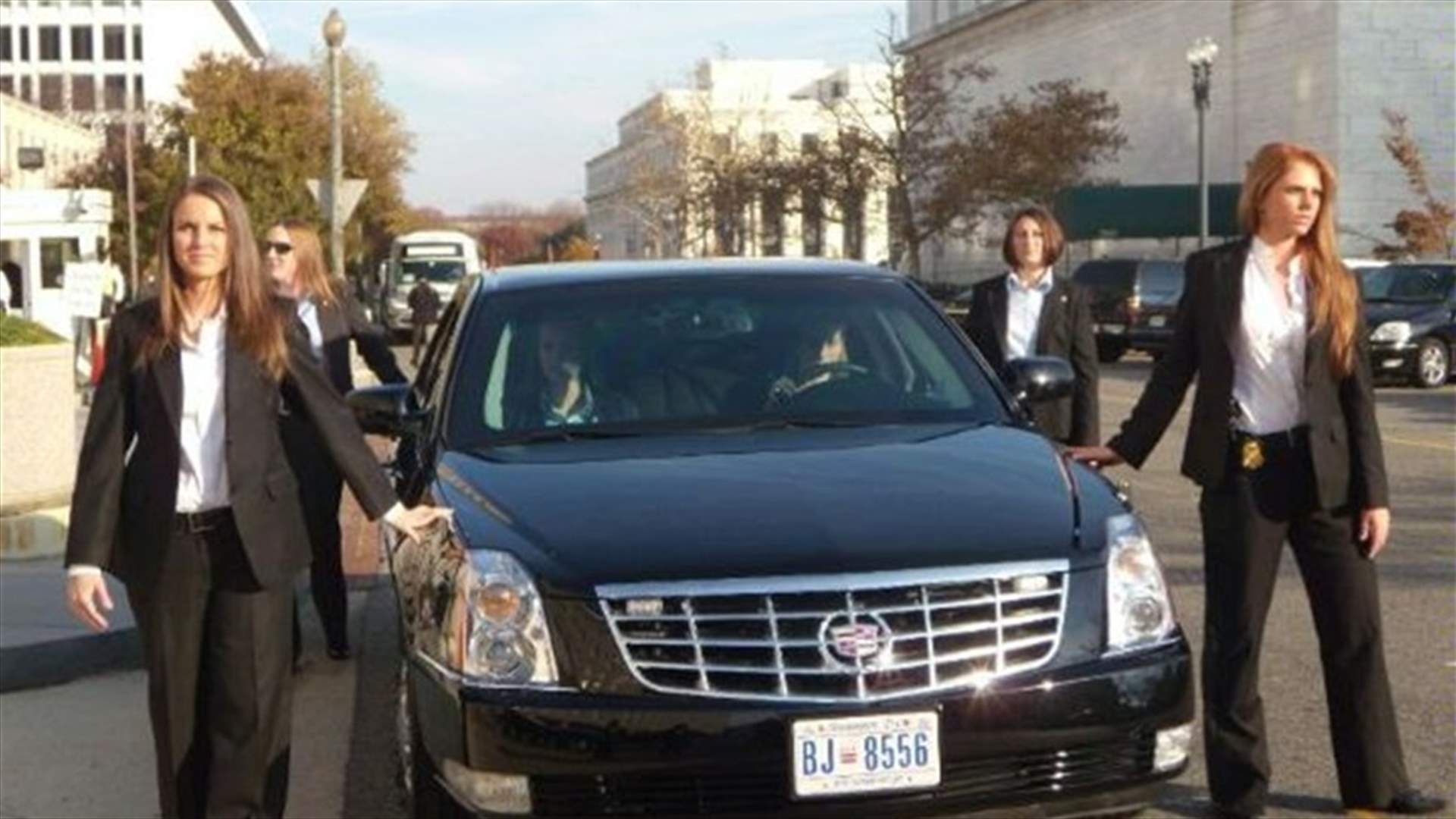 بالصور: هذه هي أجمل حارسة شخصية... أشعلت الانترنت بجمالها